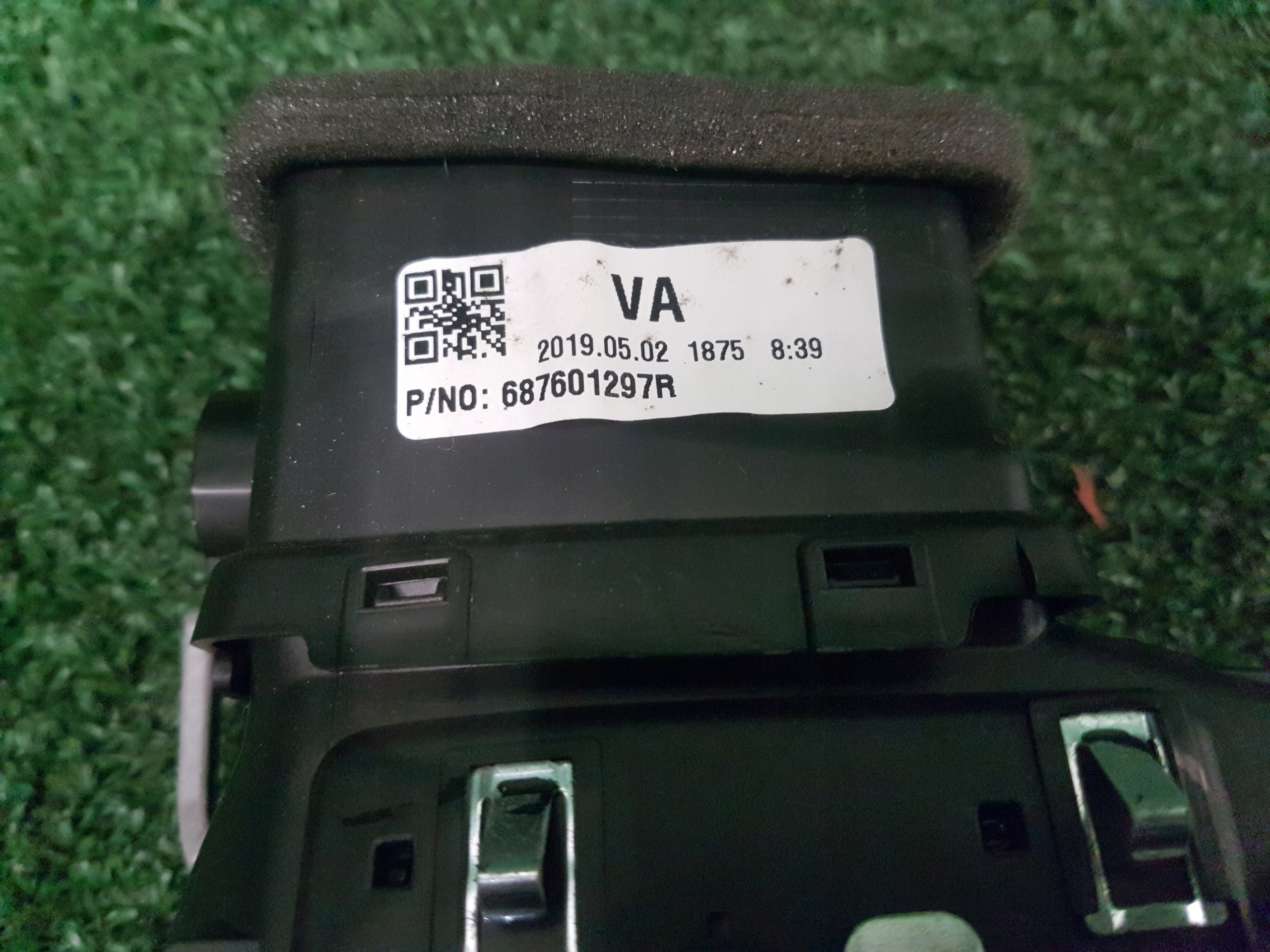 grid air conditioning devices right RENAULT KOLEOS 2 687601297R 2018