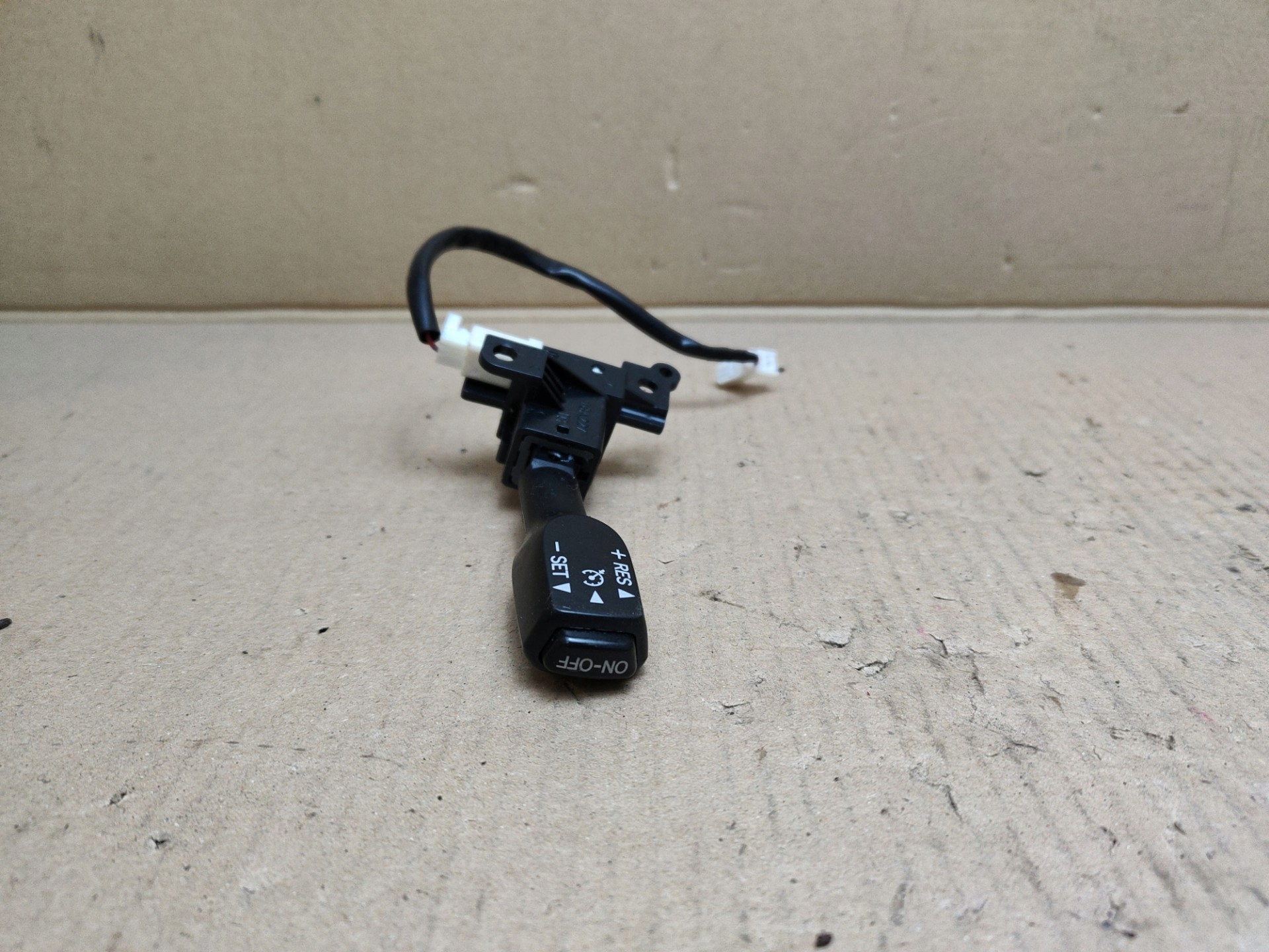 switch tempomatu Toyota Sienna 3 2011 18A227
