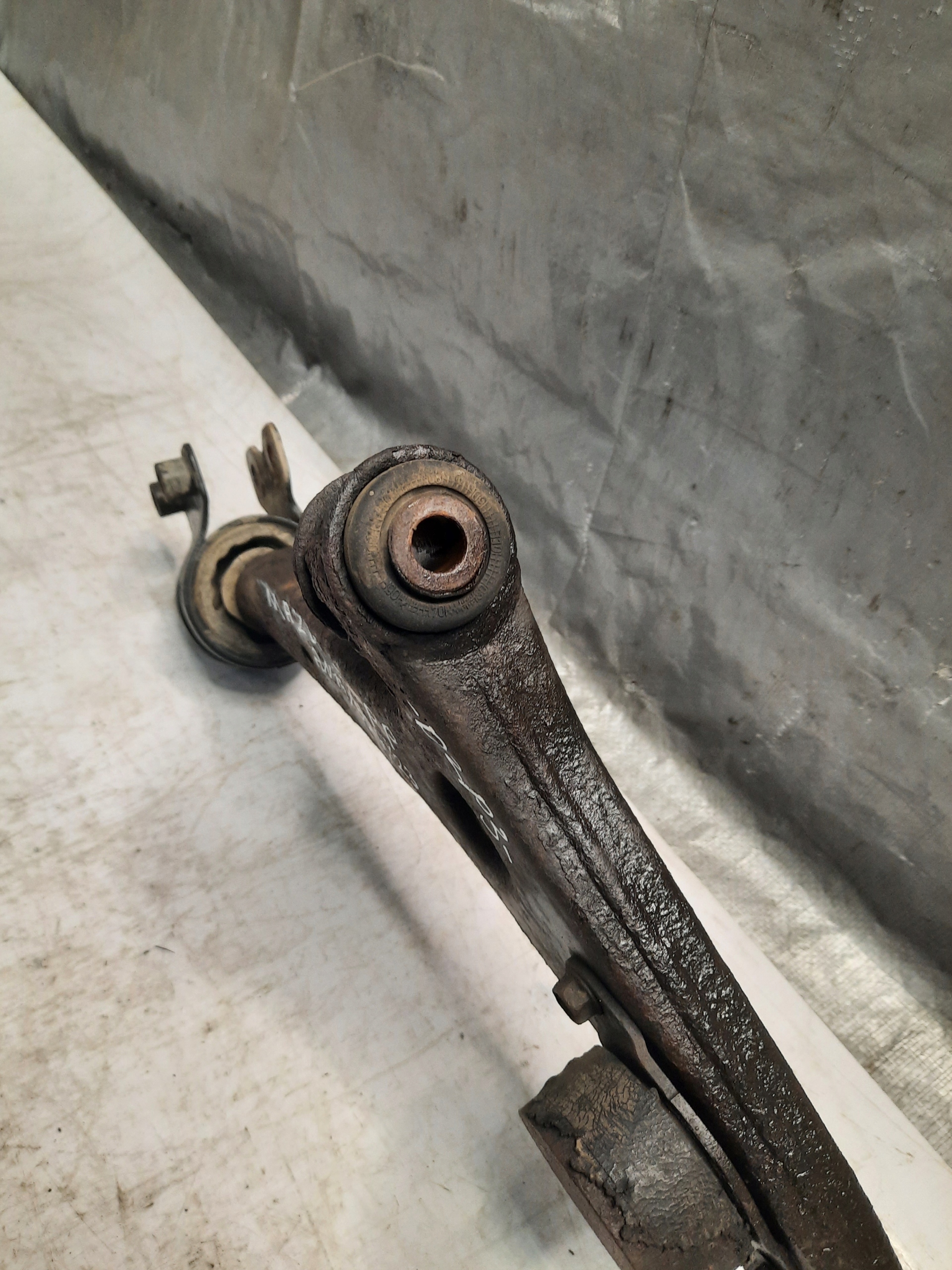 Mazda V 5 CR arm right KPL.