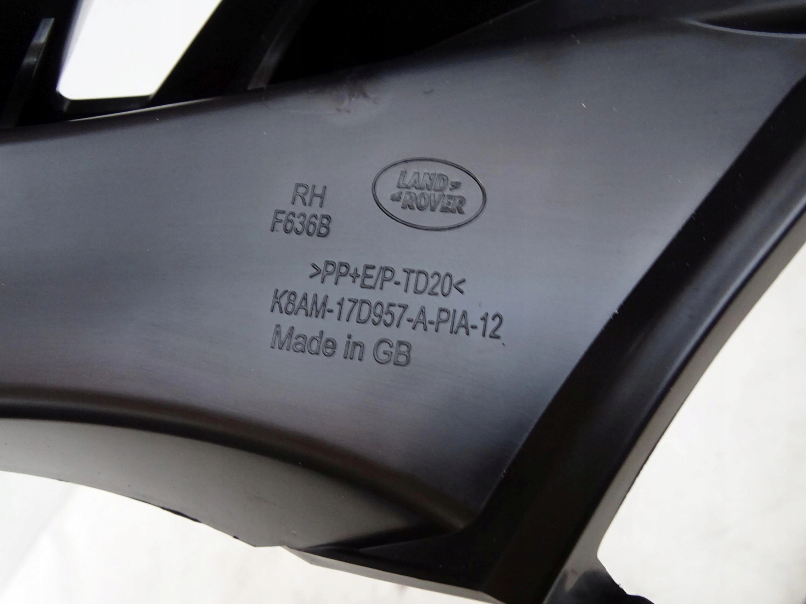 Wspornik slizg zderzaka RANGE ROVER VELAR 5 0 SVR Installation side Front