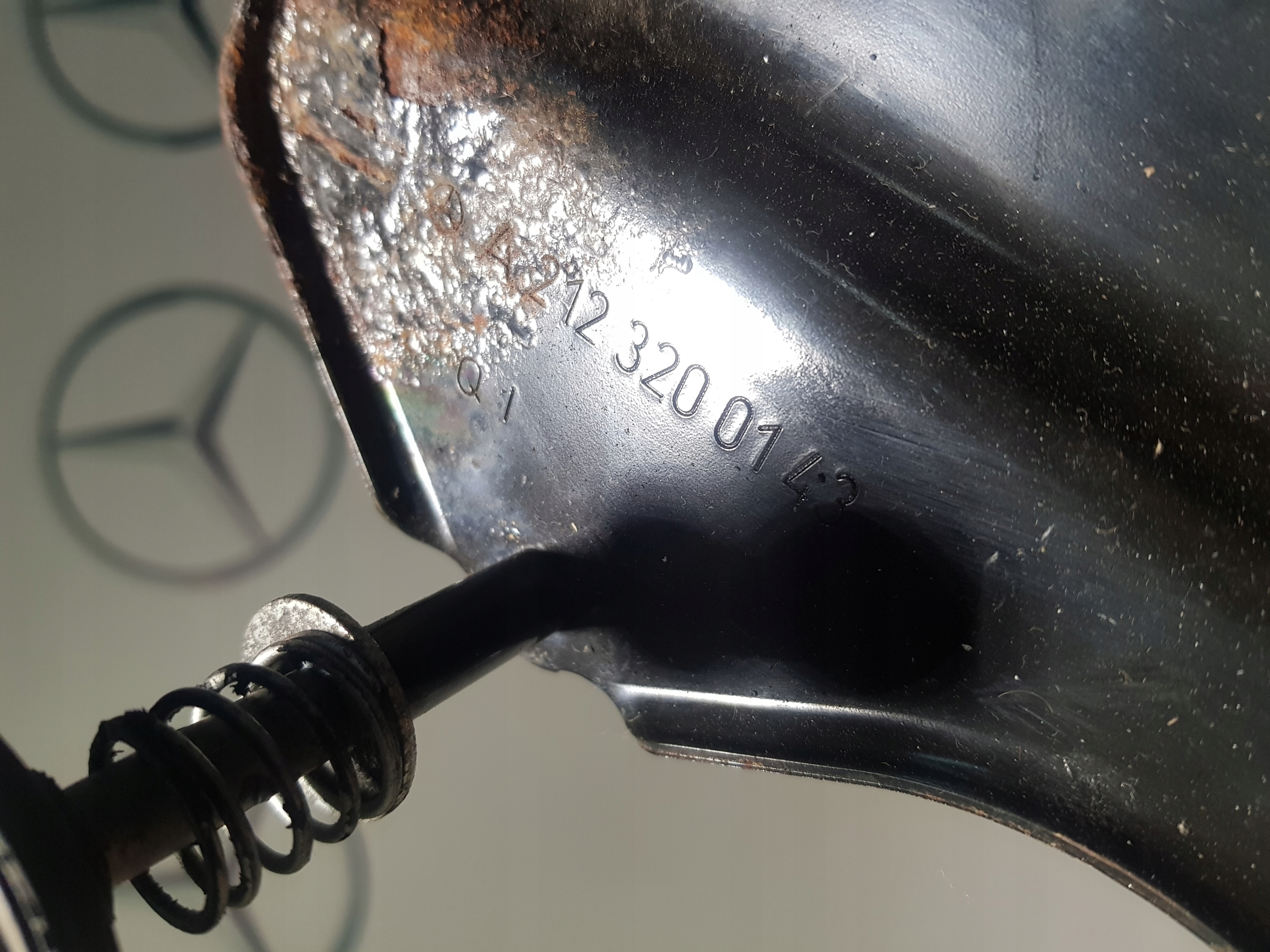 MERCEDES W212 bracket KOMPRESORA springing