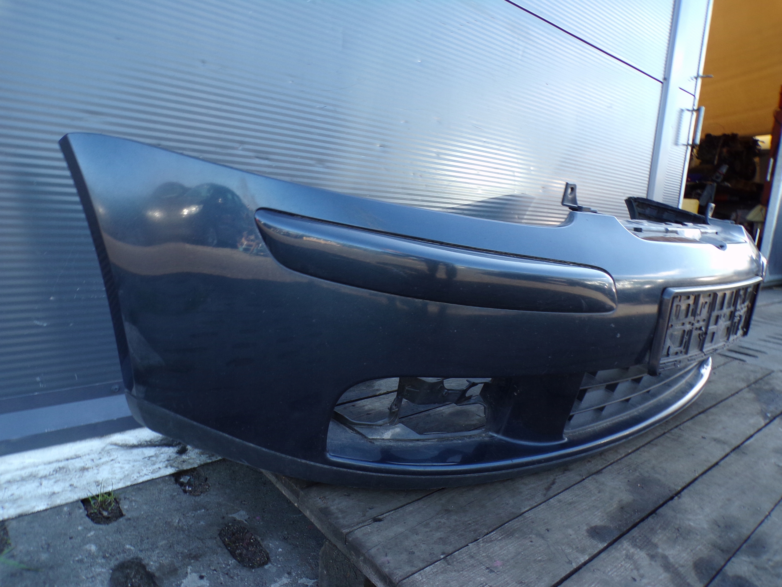 front bumper front VOLKSWAGEN GOLF 5 V colour LC5F