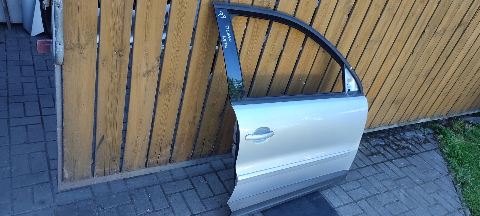 door front front right VW Tiguan and LA7W
