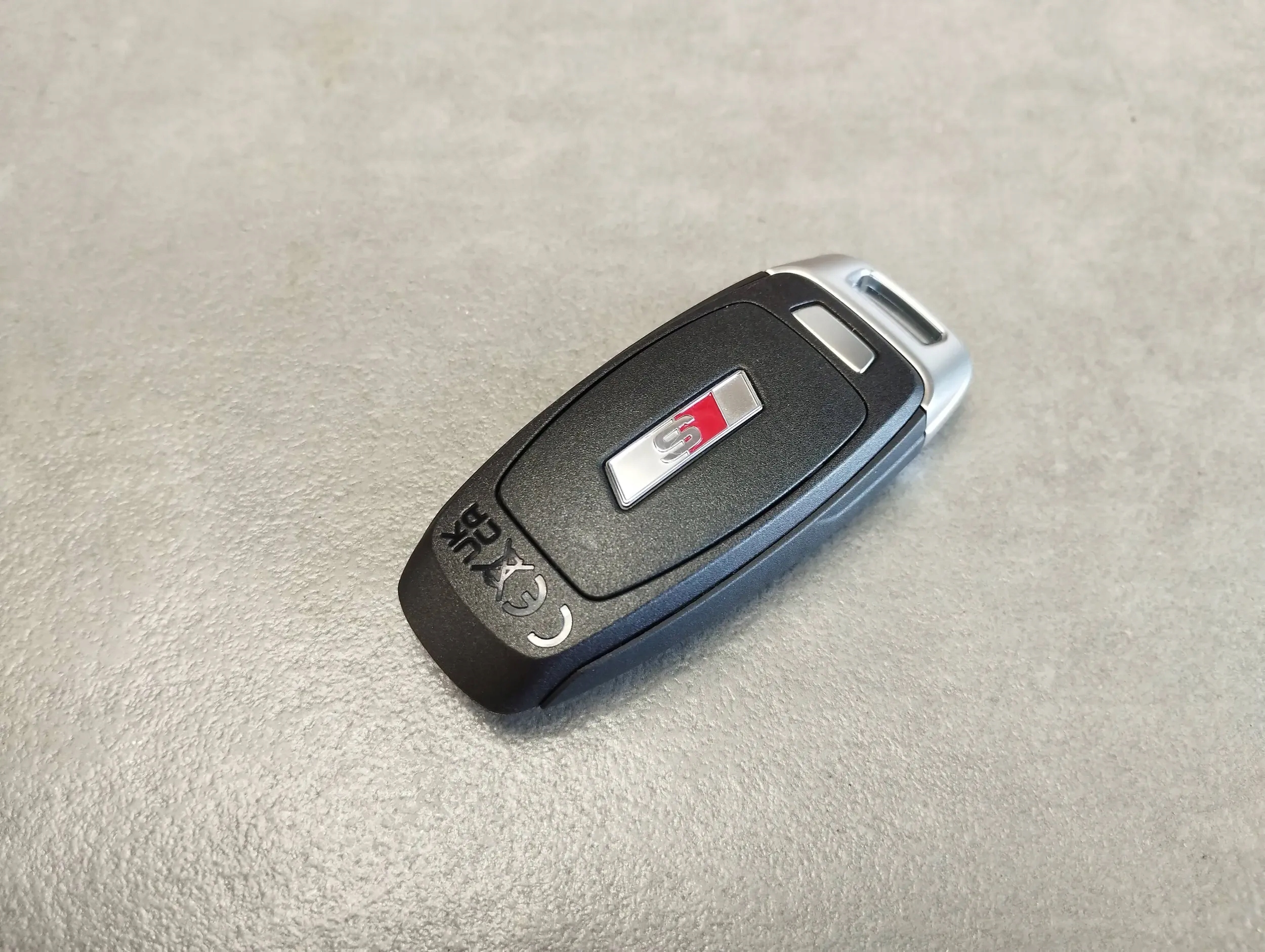 Audi S3 A3 8Y KLUCZYK PILOT 8Y0959754AQ Stan opakowania zastępcze