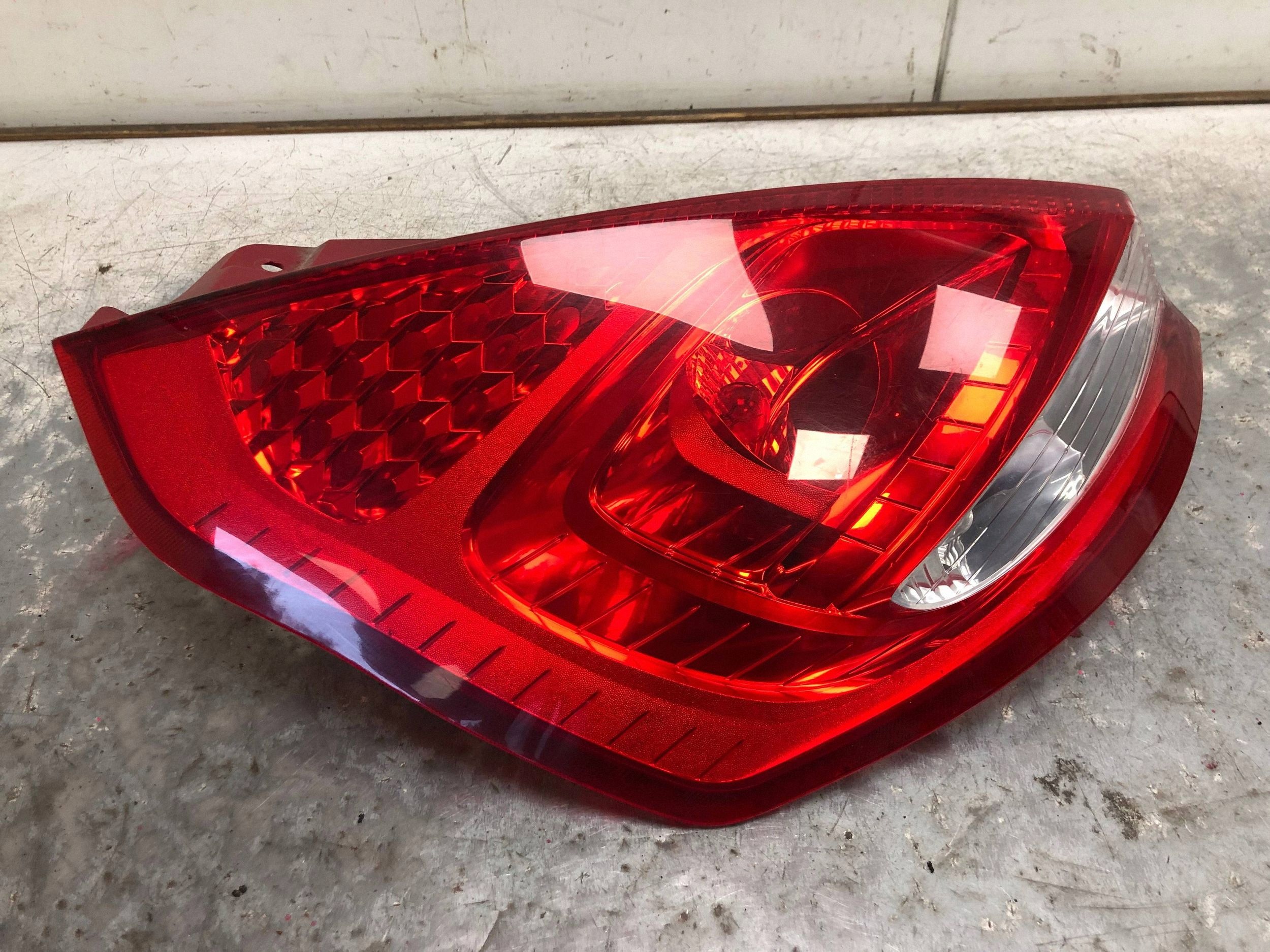 light left rear part FORD FIESTA MK7 HB 8A61-13405-A