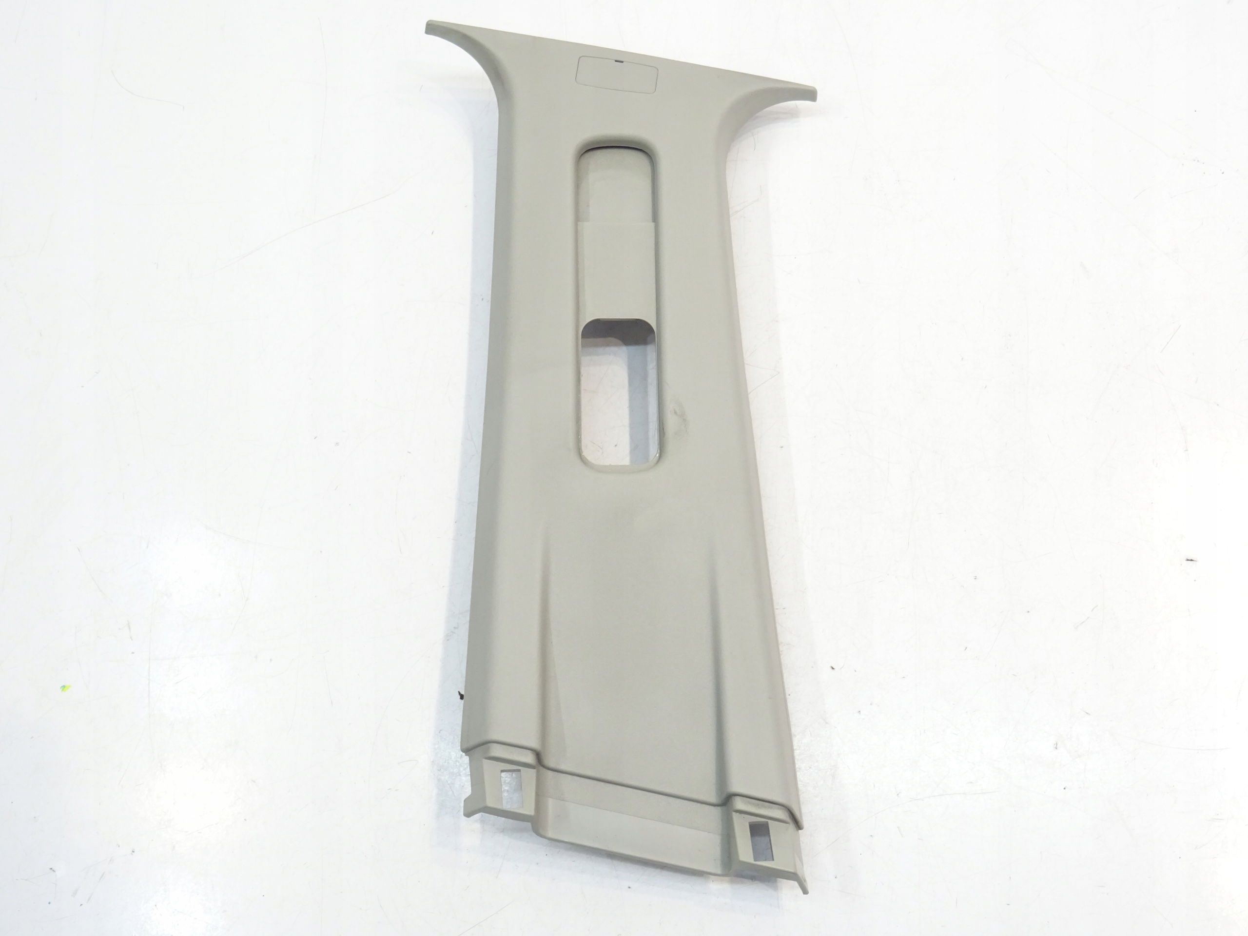 OSLONA GORNA SLUPKA SRODKOWEGO FORD FIESTA MK7 2008- Numer katalogowy części 8A61-A24583 8A61-A24582