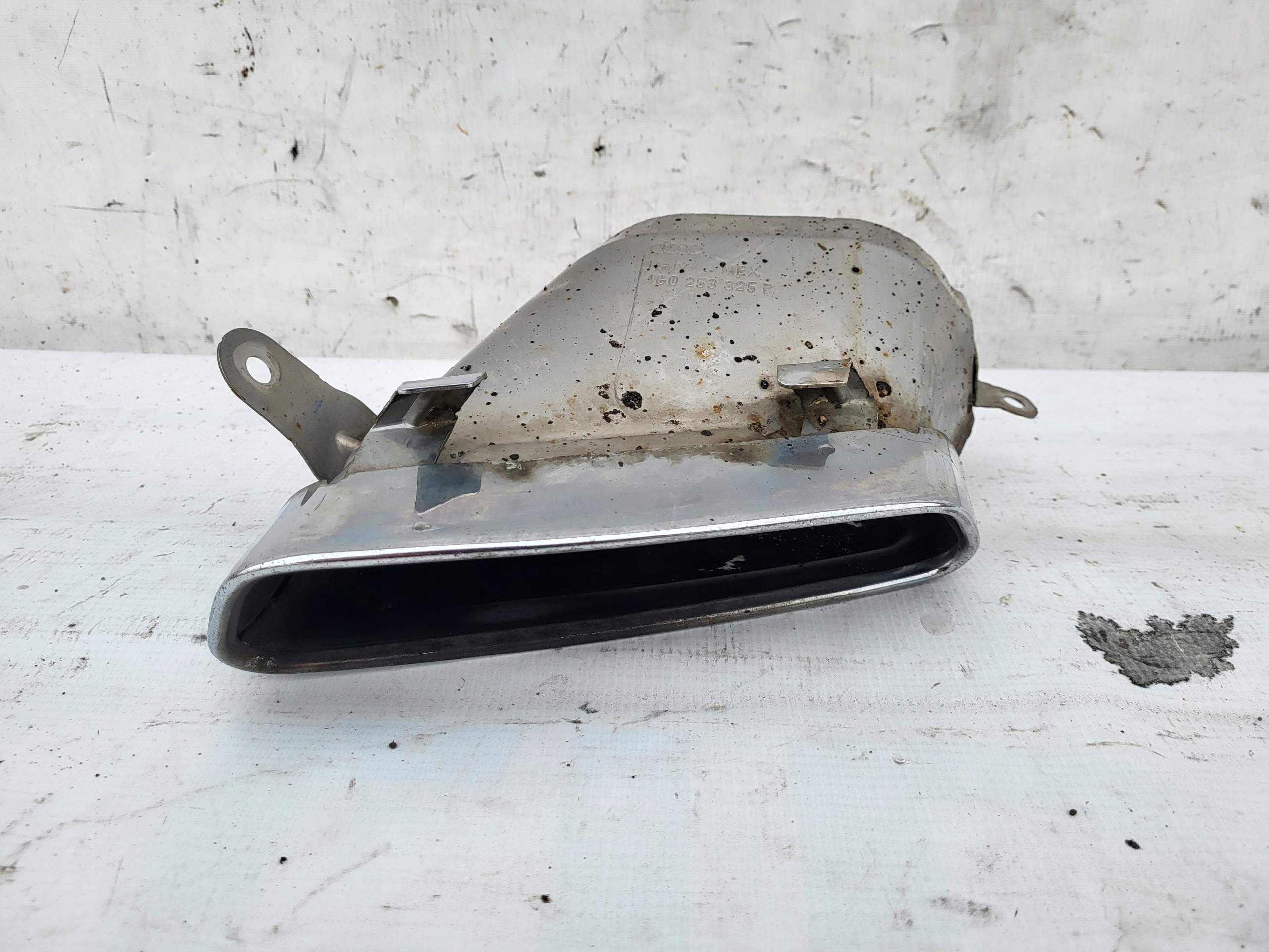 Наконечник вихлопу хром лівий Audi A7 4G0253825