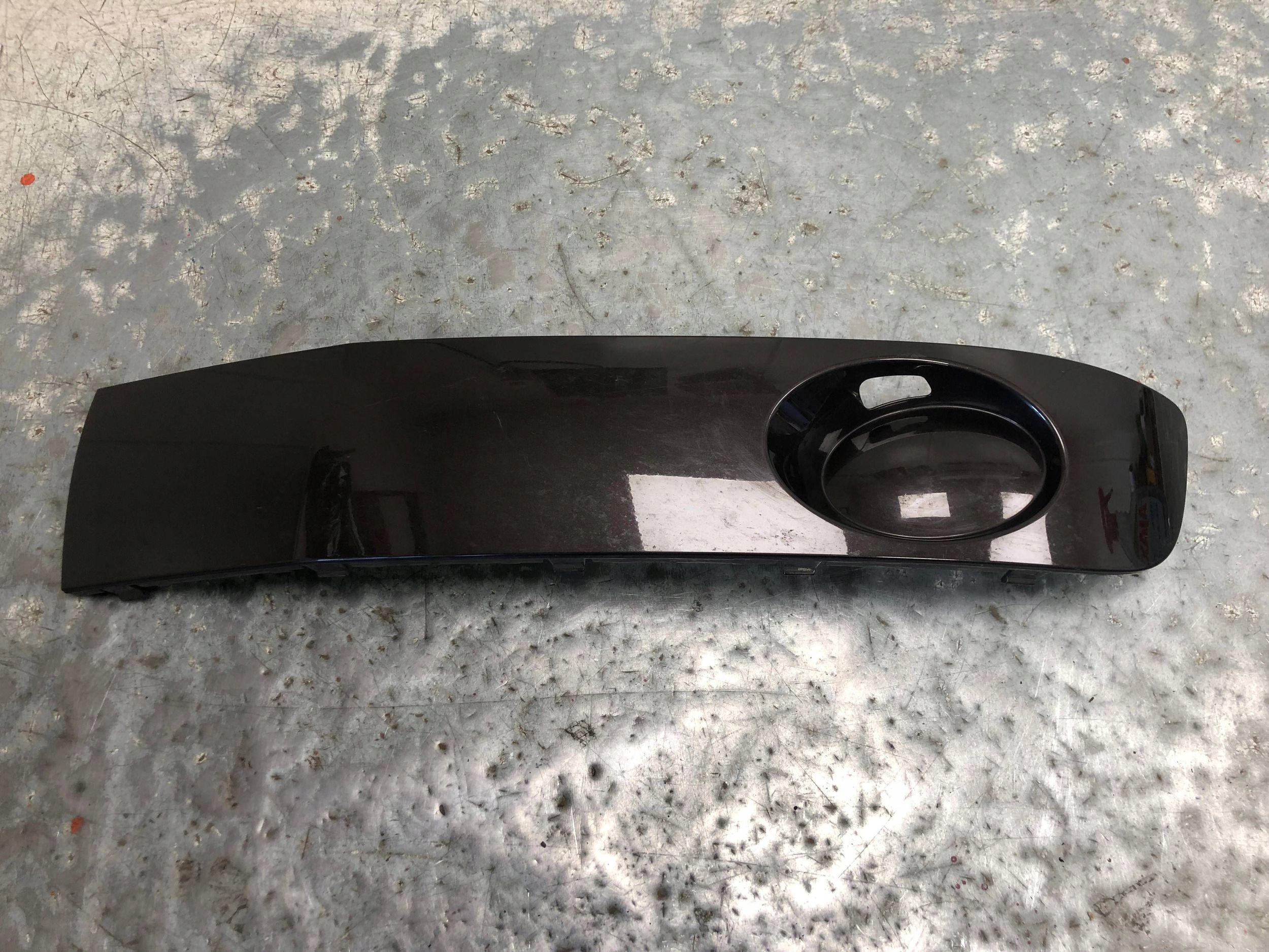 grid of a bumper left front VW T5 LIFT 7E5807489