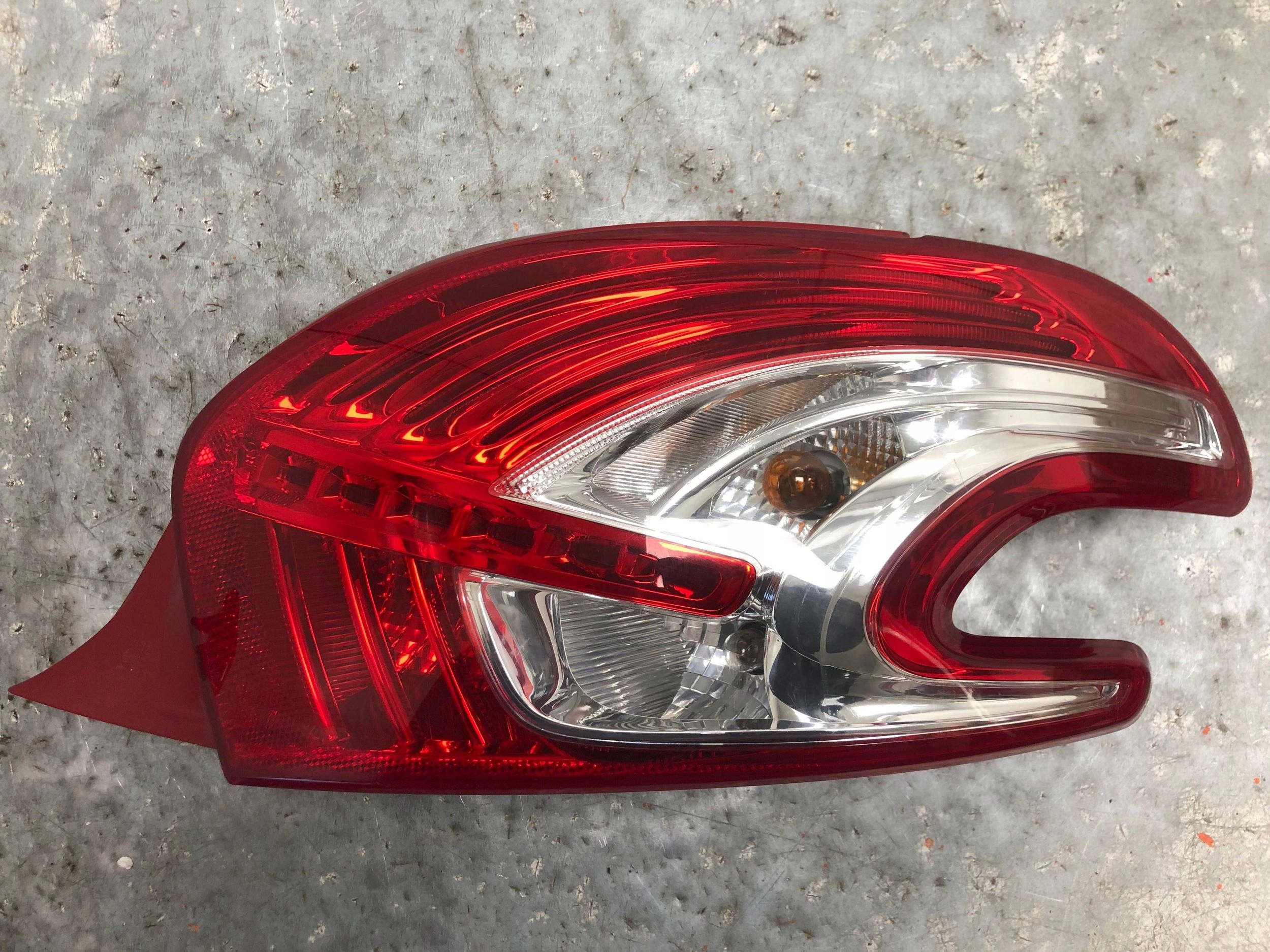light right rear part PEUGEOT 208 HB 9672628380