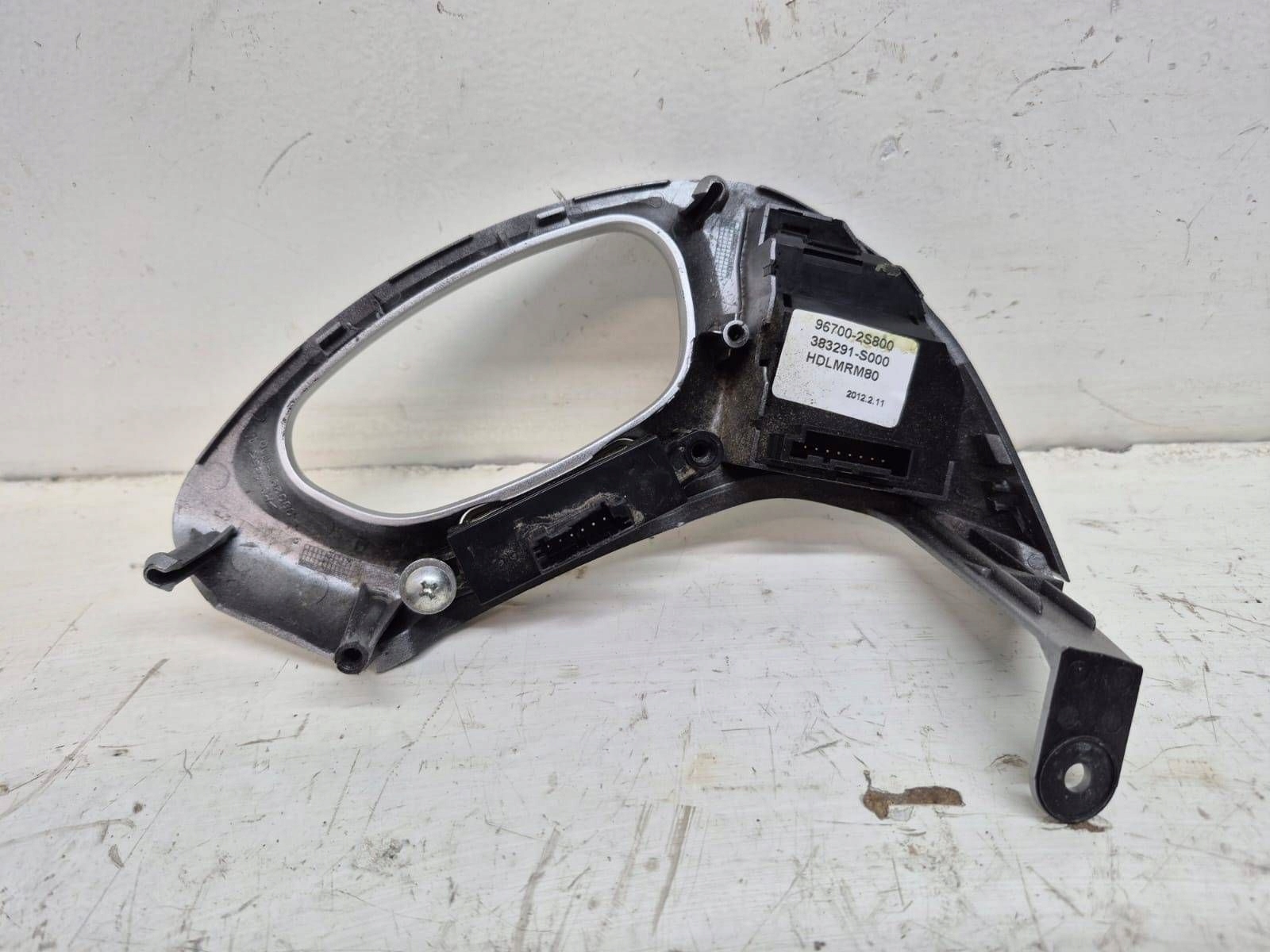 HYUNDAI IX35 Schalter des Lenkrads MULTIFUNKCJA 96700-2S800