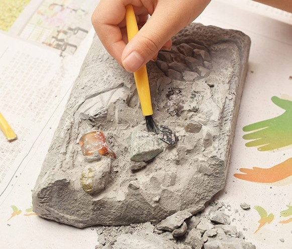 KOPALNIA KRYSZTAŁÓW DIAMENTÓW WYKOPALISKA ARCHEOLOG prezent Marka inna