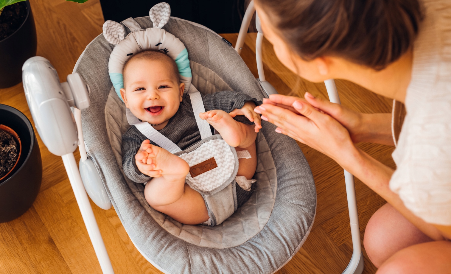 OUTLET MoMi LISS BUJACZEK LEŻACZEK - muzyka, poduszka - szary różowy Waga dziecka 0 - 9 kg