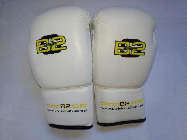 Division Kožené Boxerské Rukavice S Vázáním 10oz