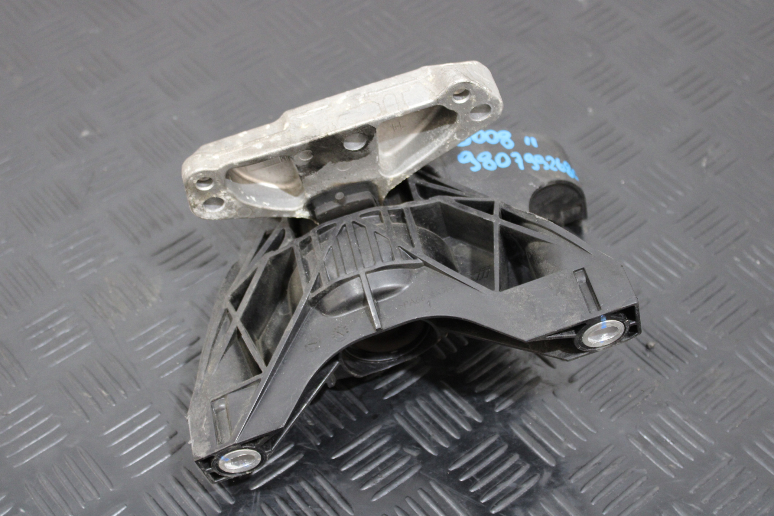 holder engine mount 9807992680 PEUGEOT 5008 II 2