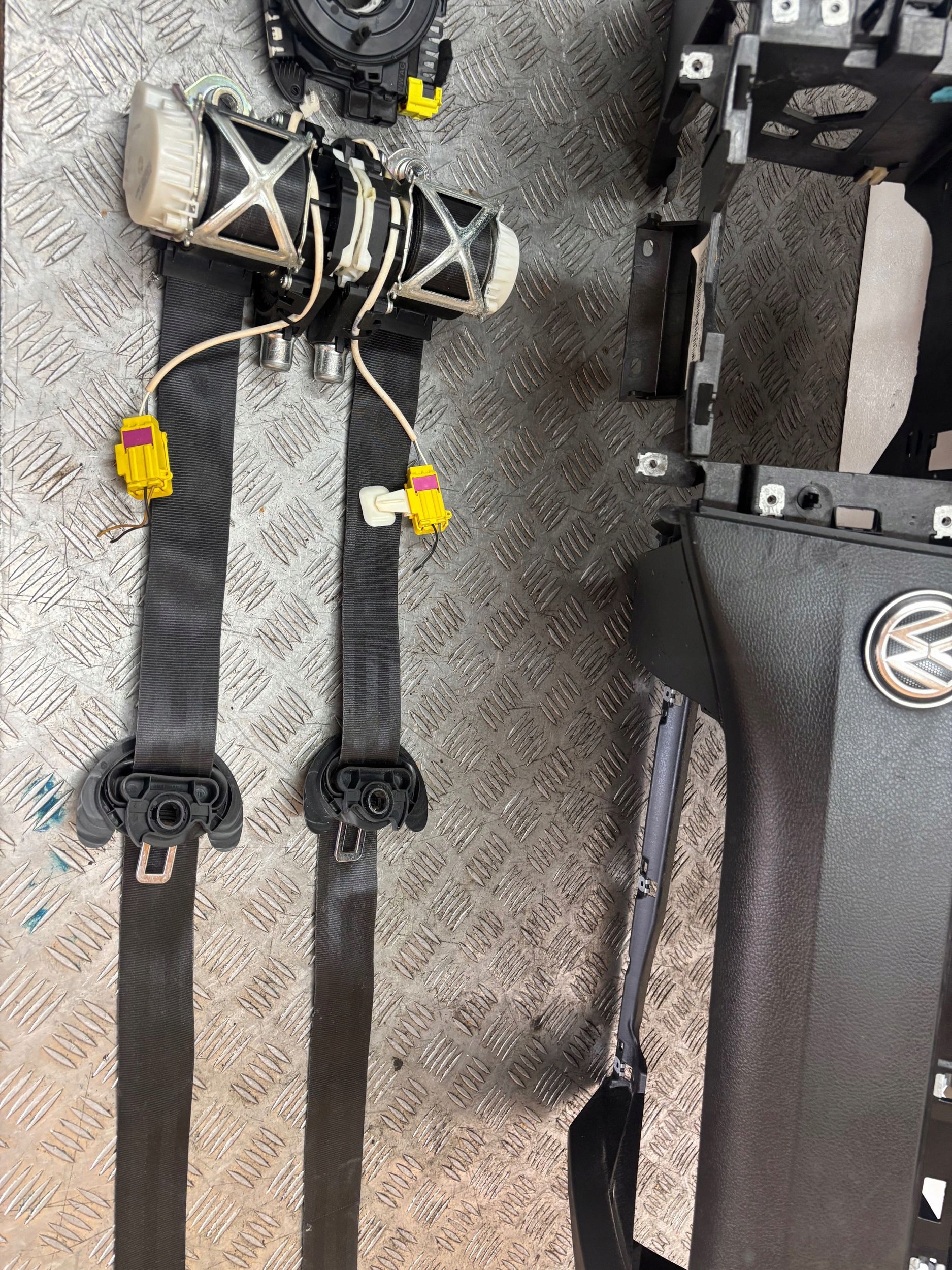 dashboard console airbag tension belts SENSOR VW PASSAT B7