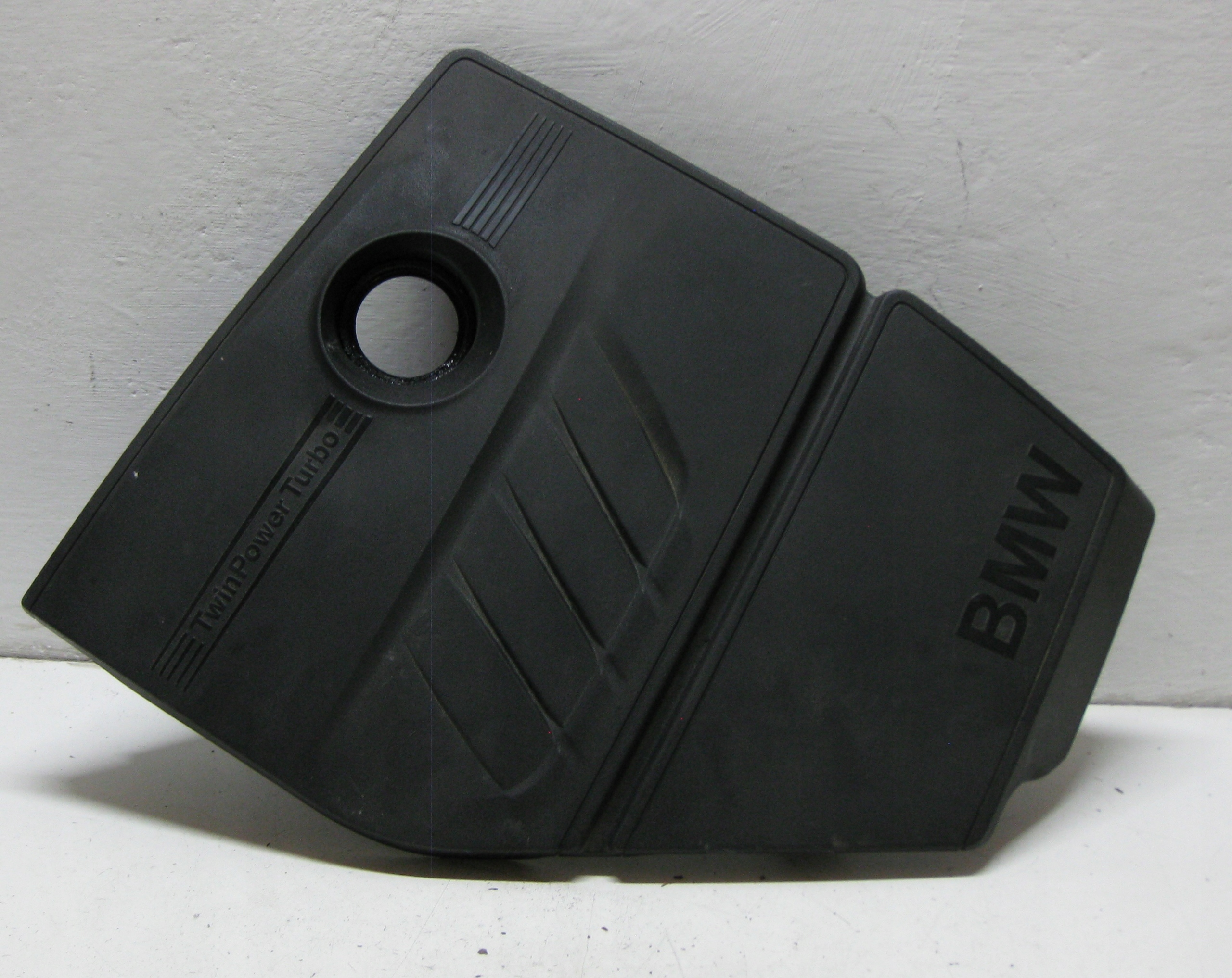 BMW F20 1.6i 14R engine housing cover 7608117