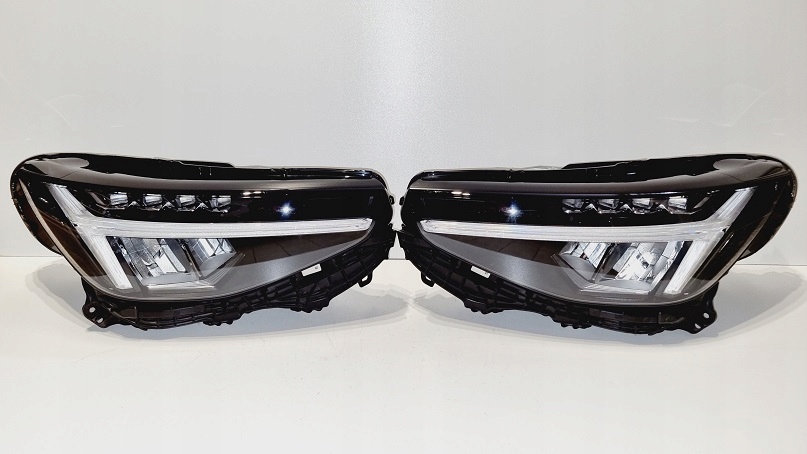 REFLEKTOR PRAWY LEWY FULL LED VOLVO XC40 LIFT EUROPA