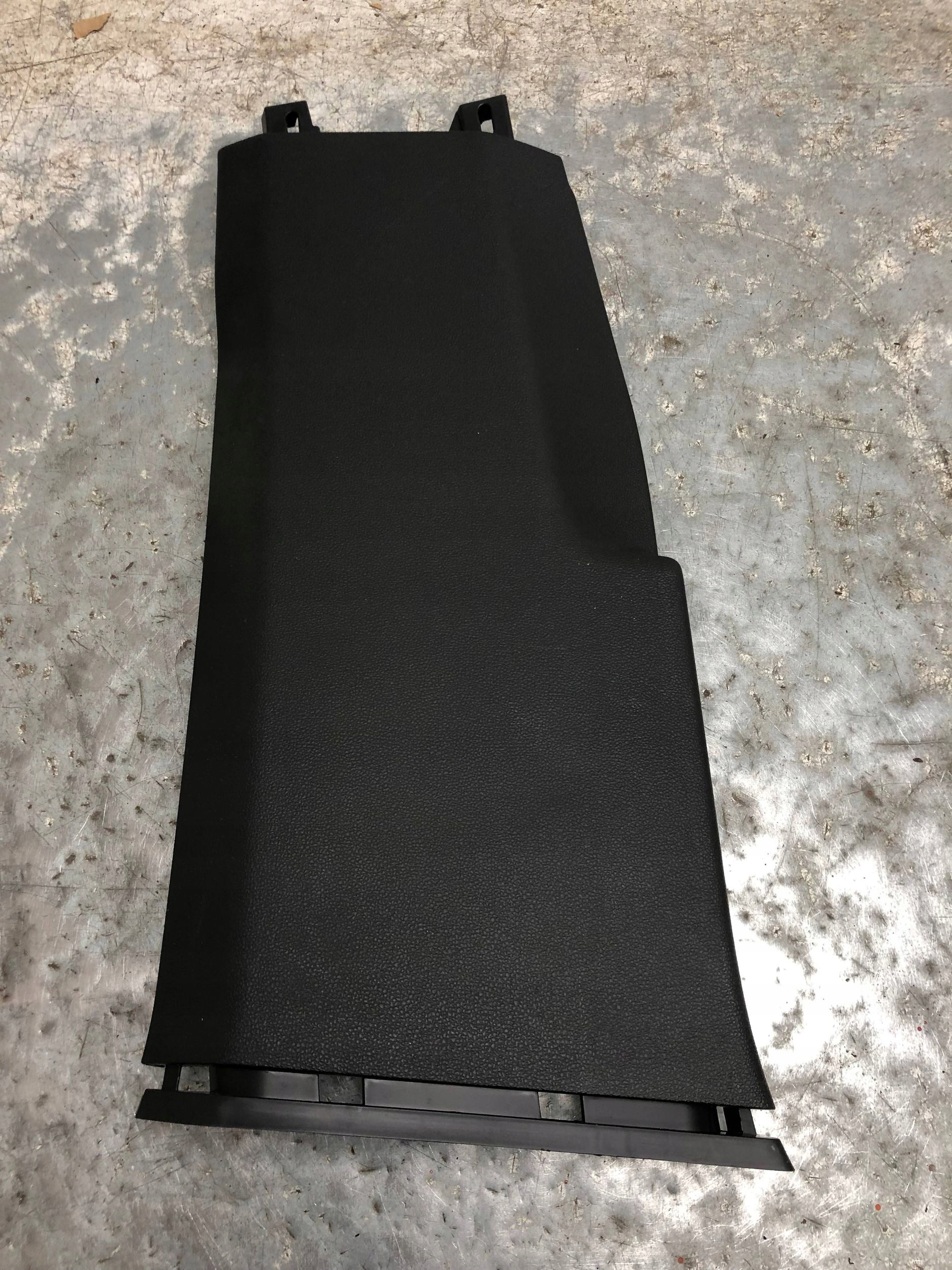 cover SLUPKA B left VW PASSAT B8 3G0867291B
