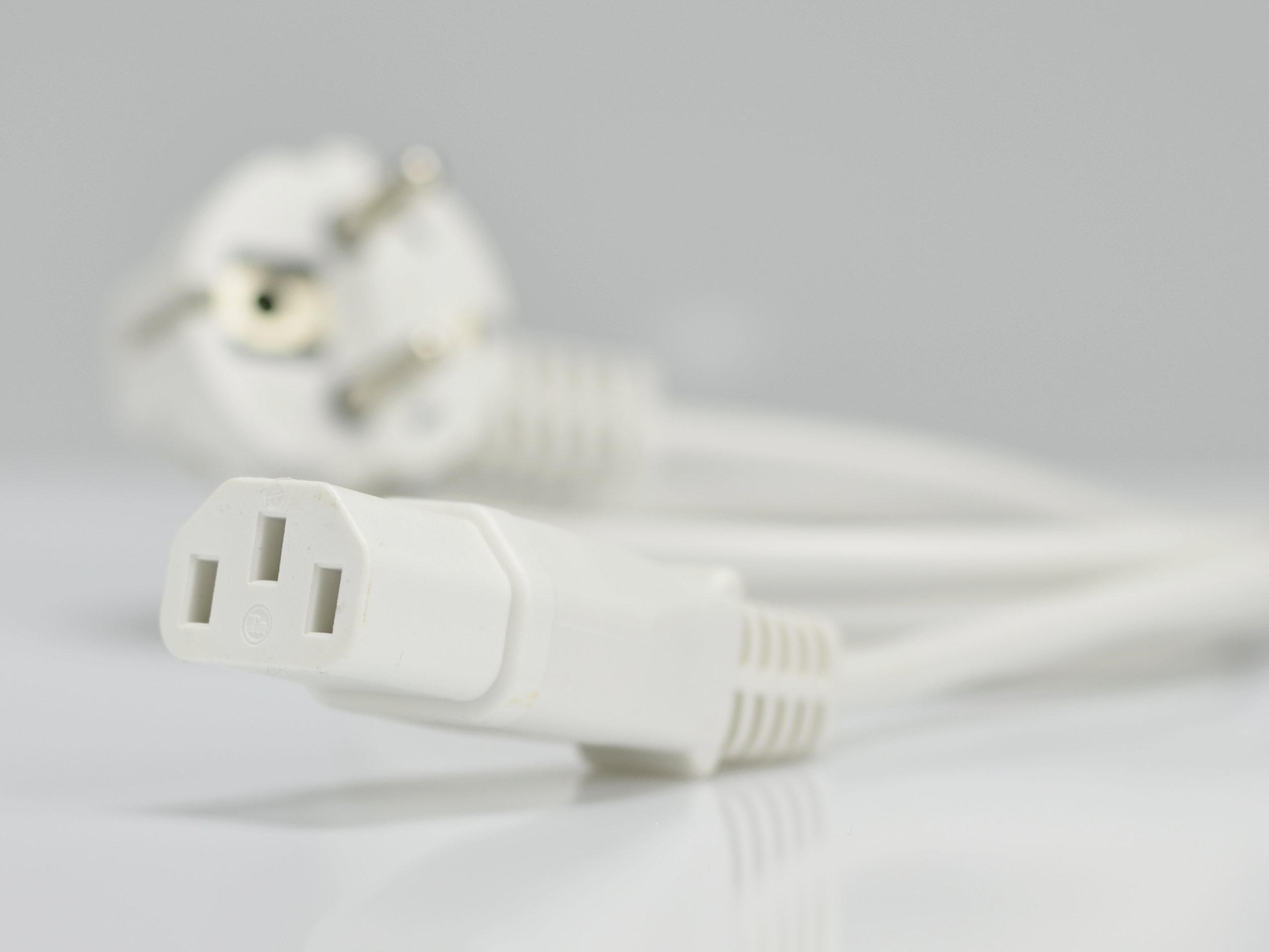 Kabel zasilający komputera PC monitora biały 1,5m Marka Inna