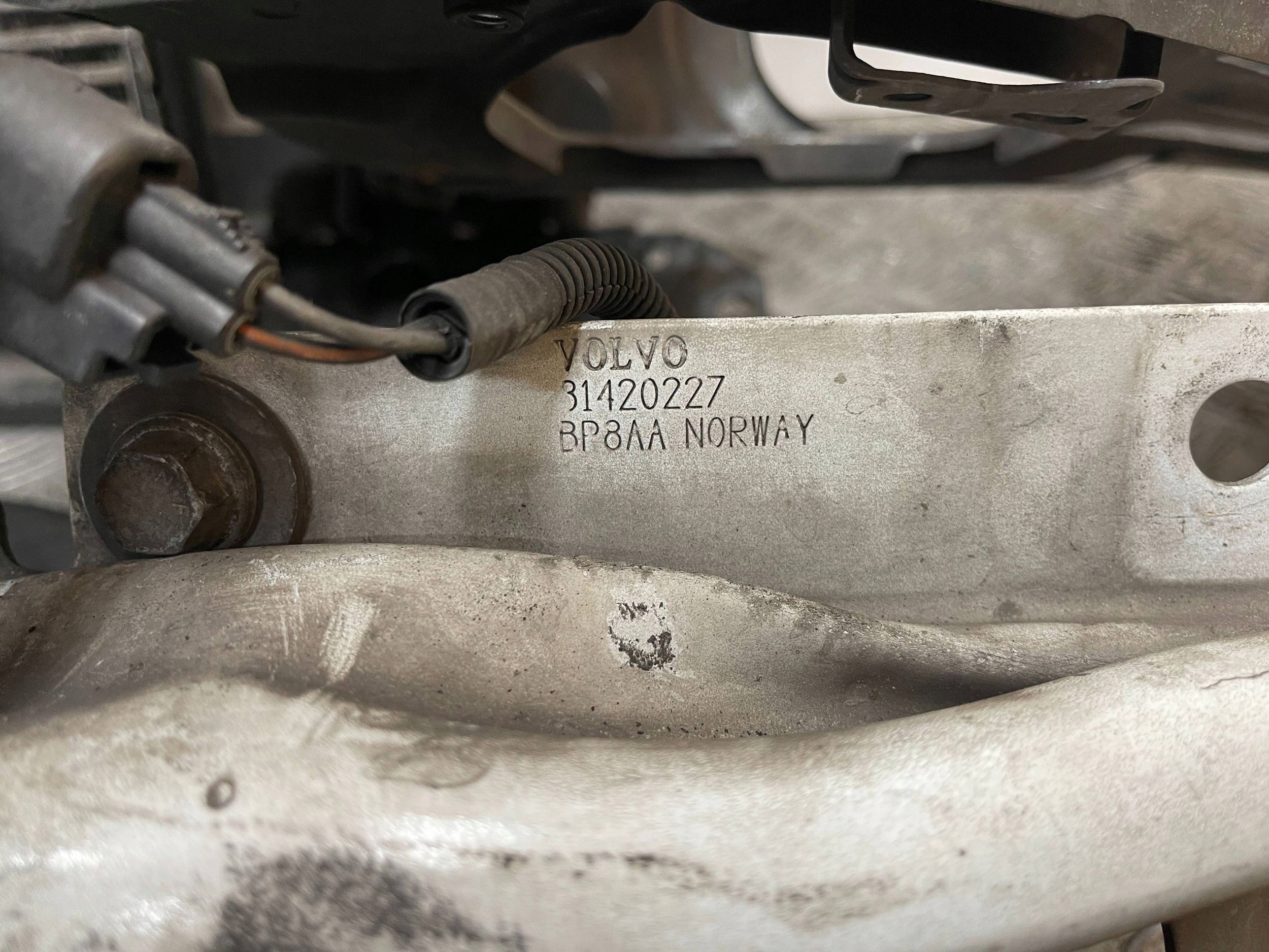 front body wall front pillar radiator Volvo XC60 and LIFT 13- 2.0D AUTOMAT