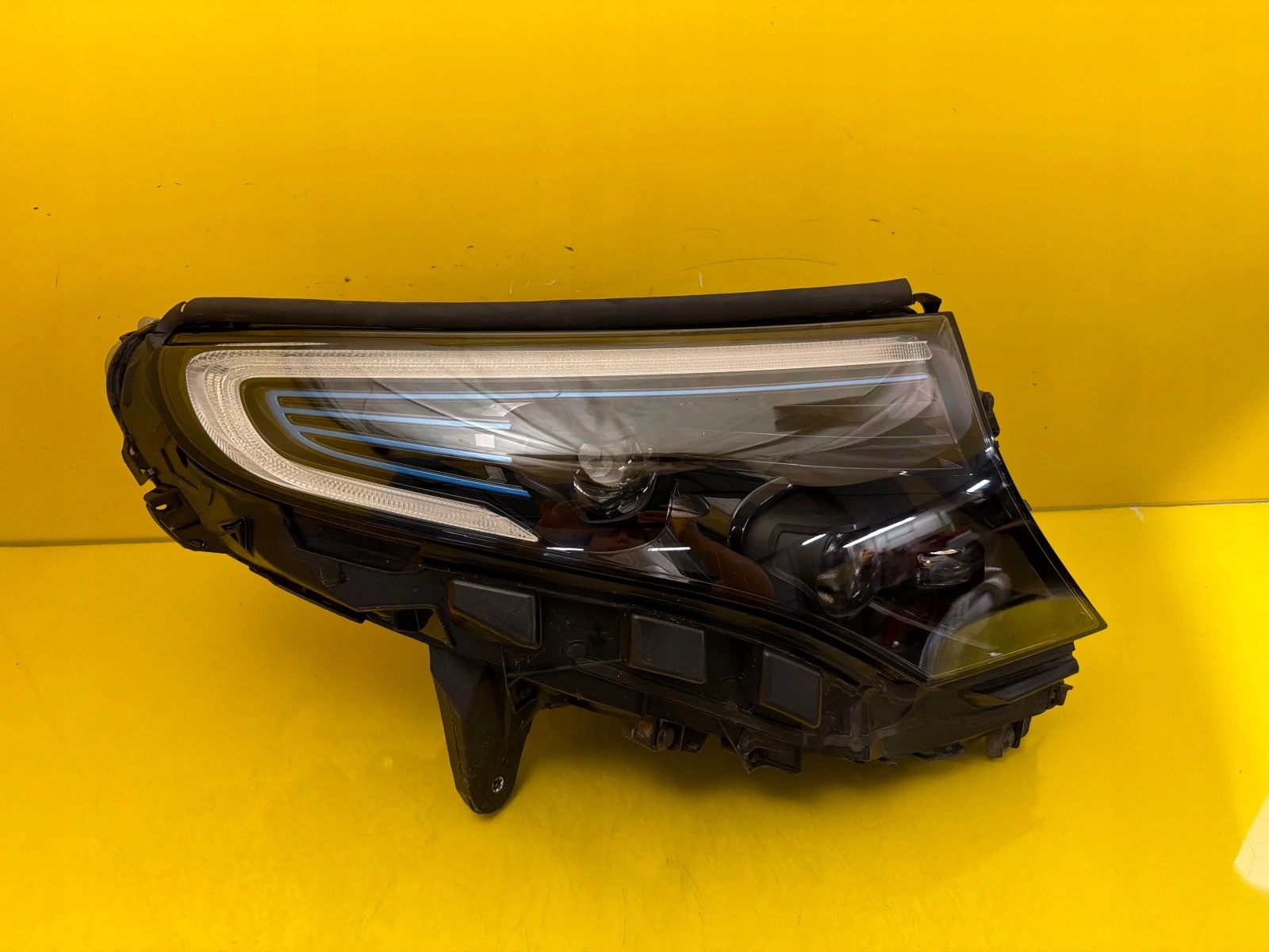 light right Mercedes EQC W293 293 Full Led A2939060201