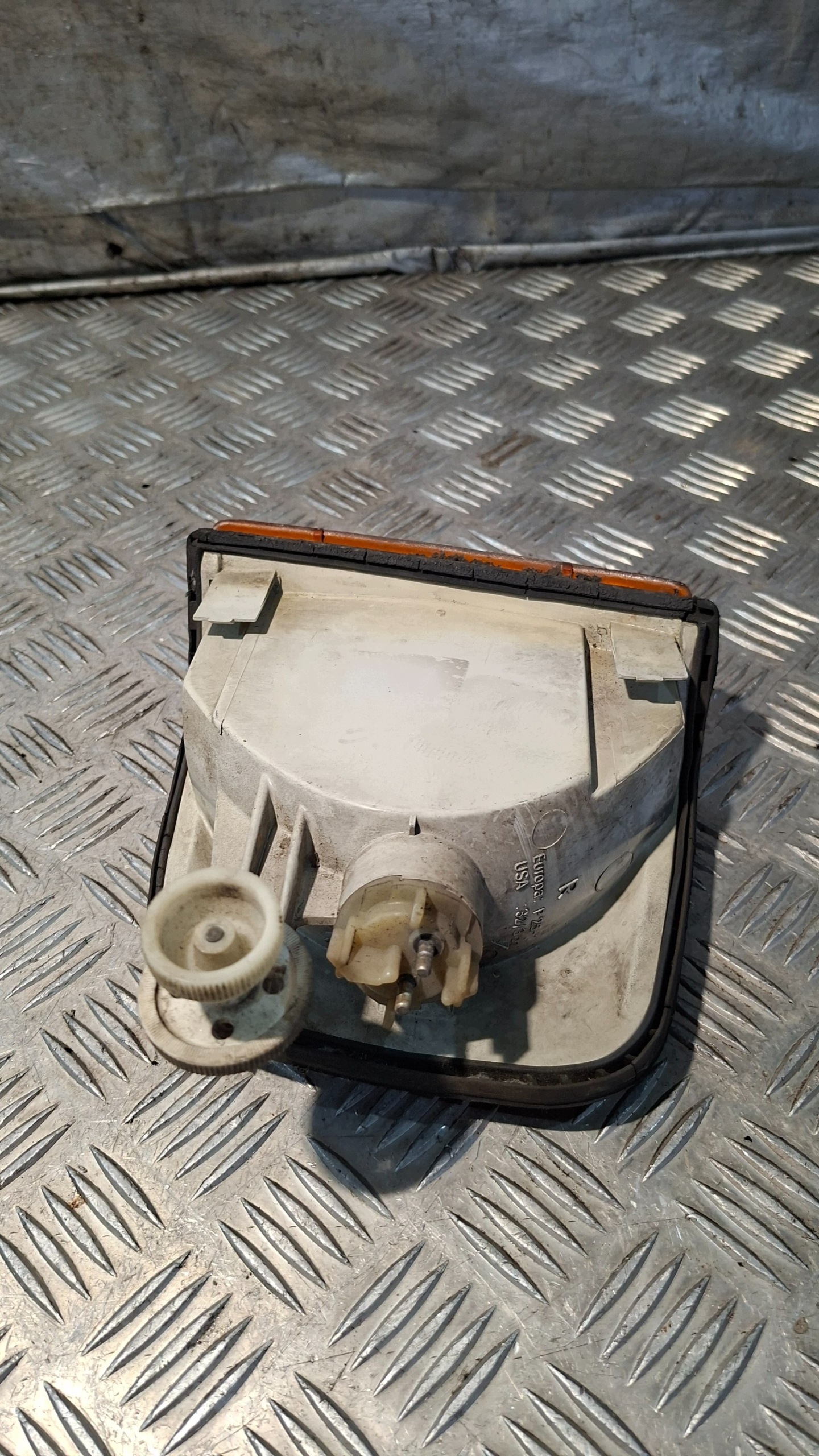 indicator right front MERCEDES W126
