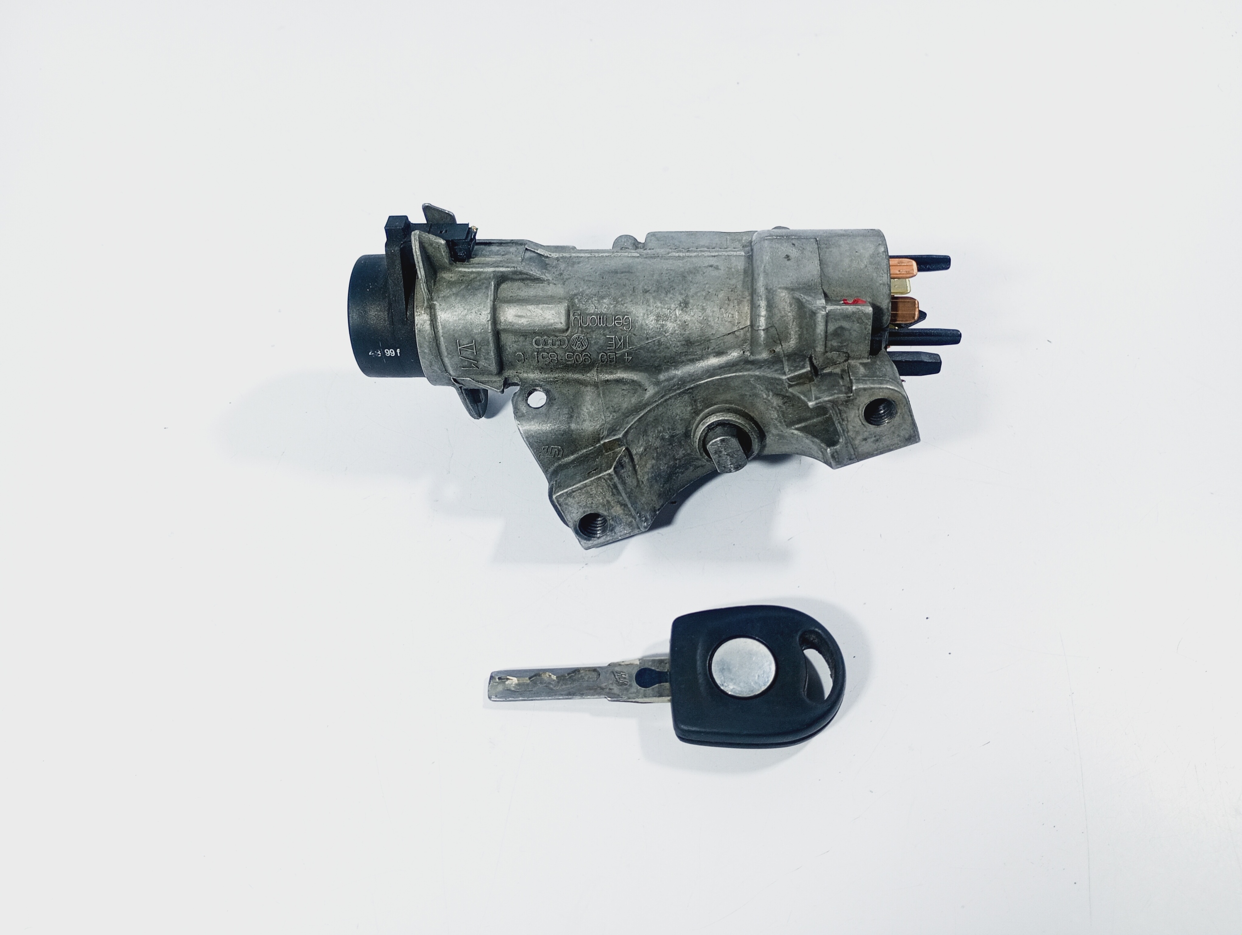 ignition z with key OE 4B0905851C VW Golf IV 4 98-04