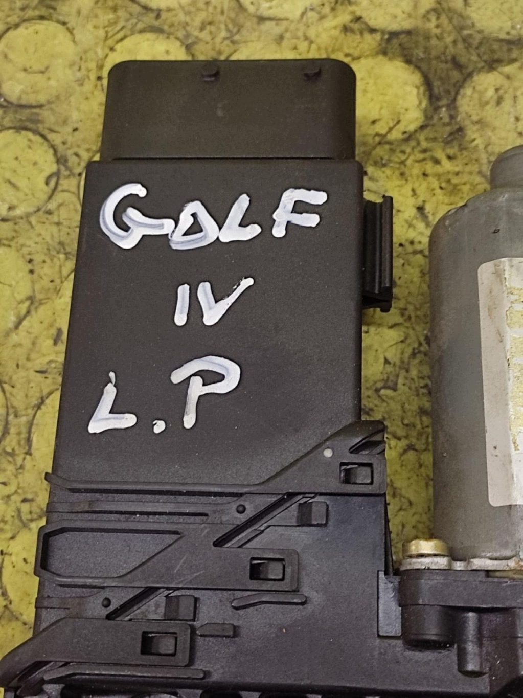 VW GOLF IV mini motor windows left front 0130821765