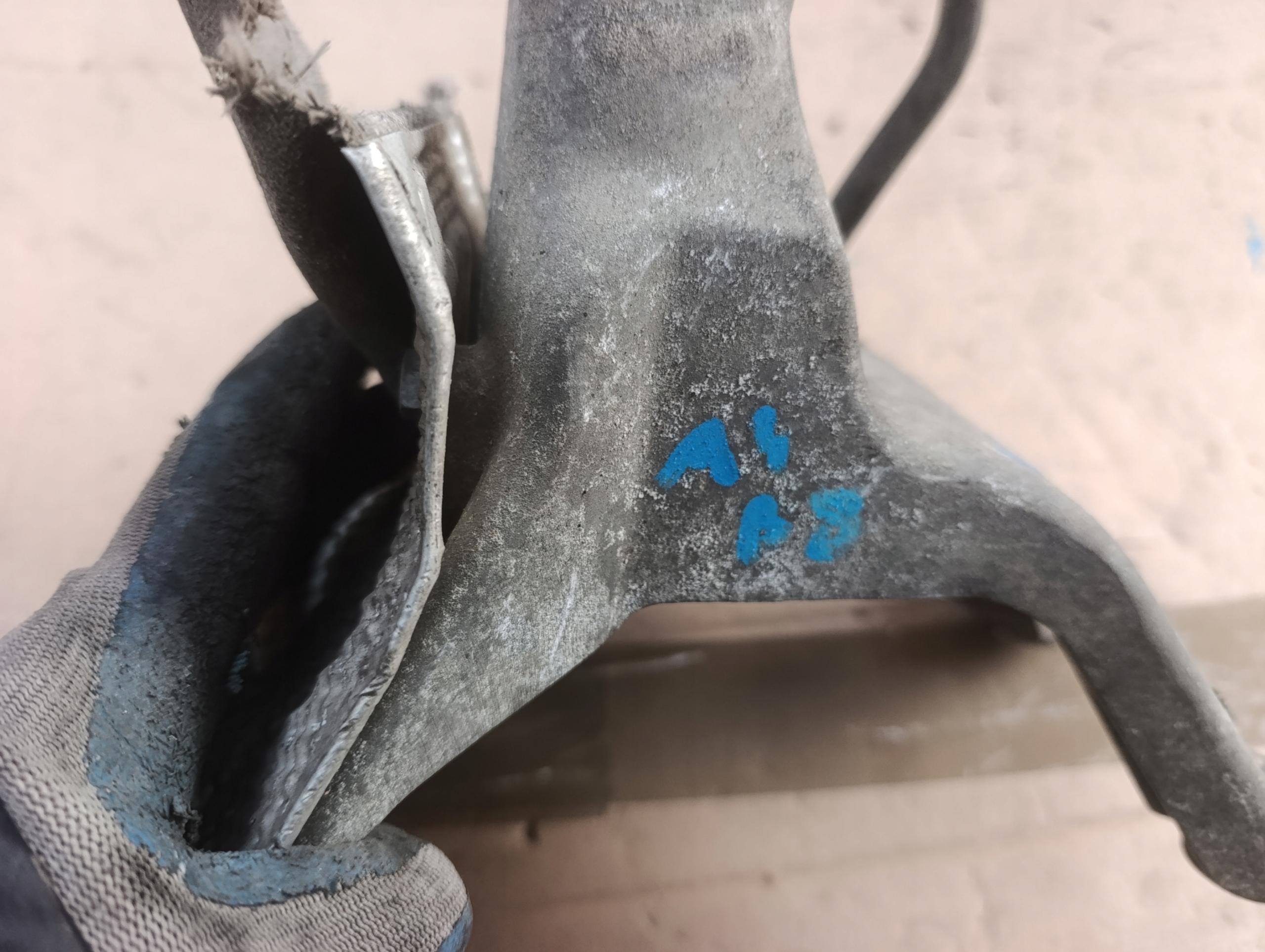 holder engine mount Audi A4 B8
