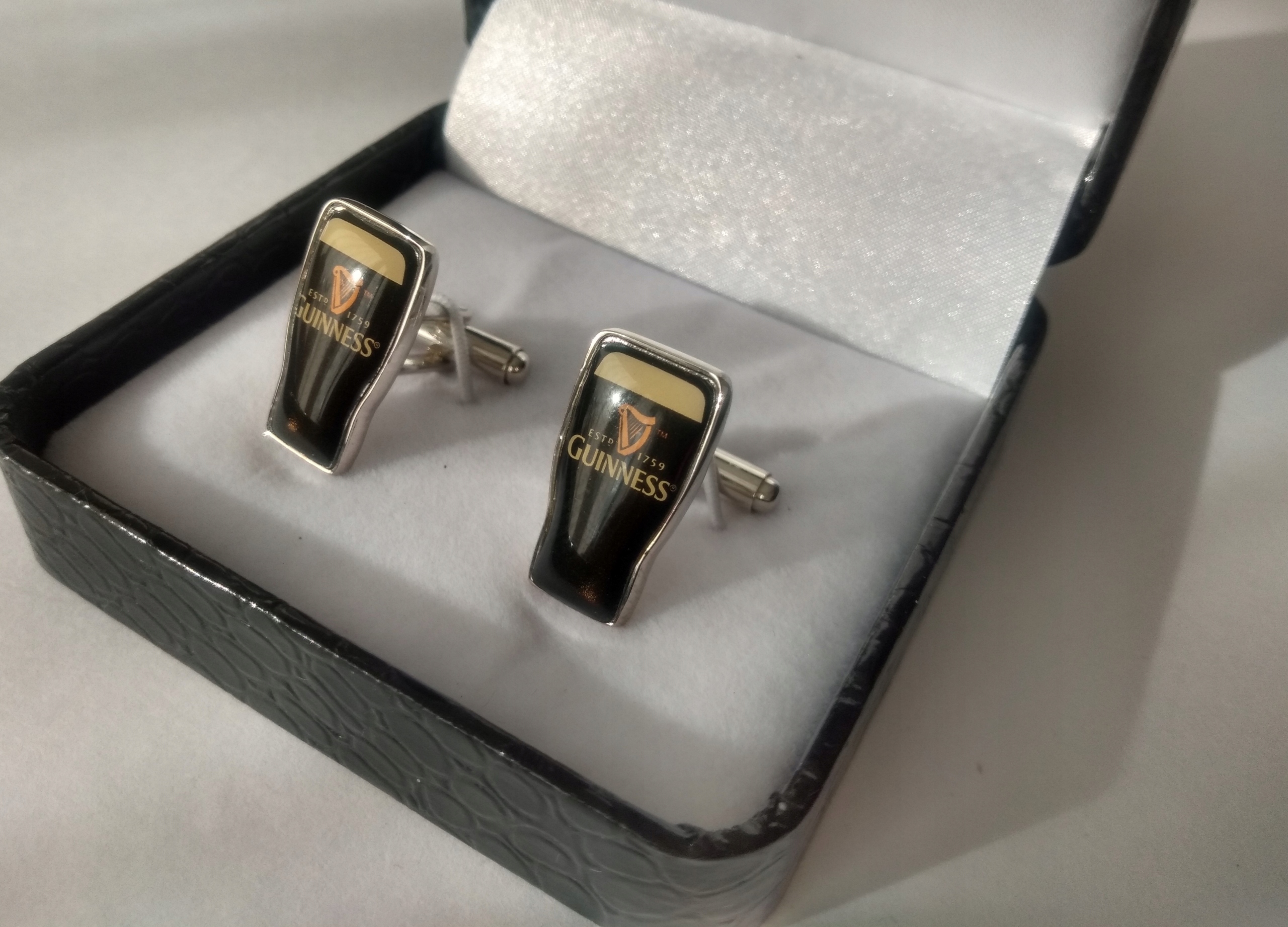 Exkluzivní sponky na košili pivní sklenice od piva Guinness