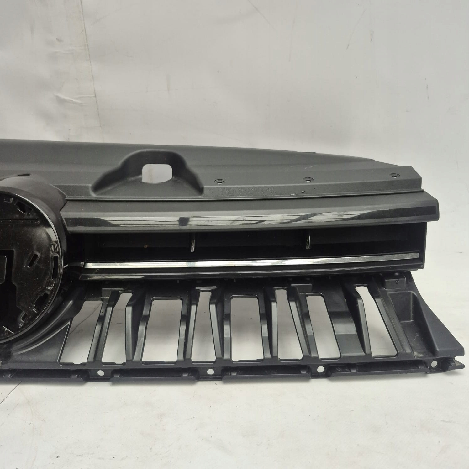 VW PASSAT B9 3J0 23- grill LED grille radiator