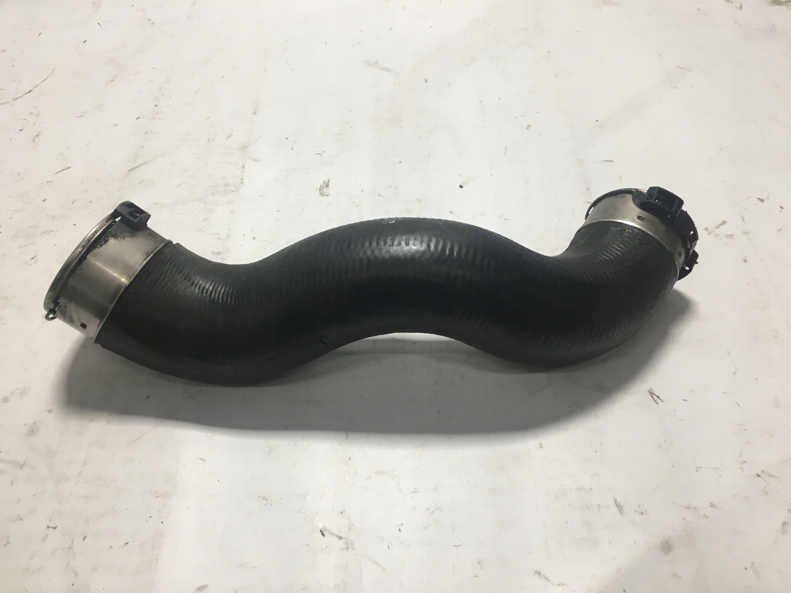 A2045283282 - Шланг интеркулера E класс W212 09-2.2 CDI