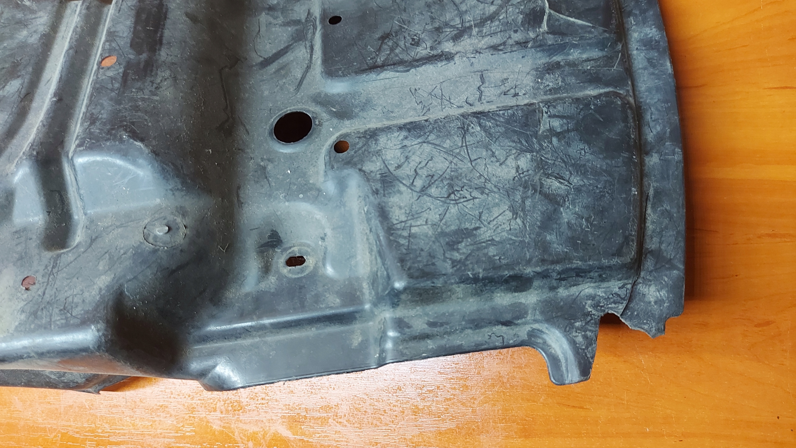 motor cover lower left TOYOTA COROLLA E12 03- HB