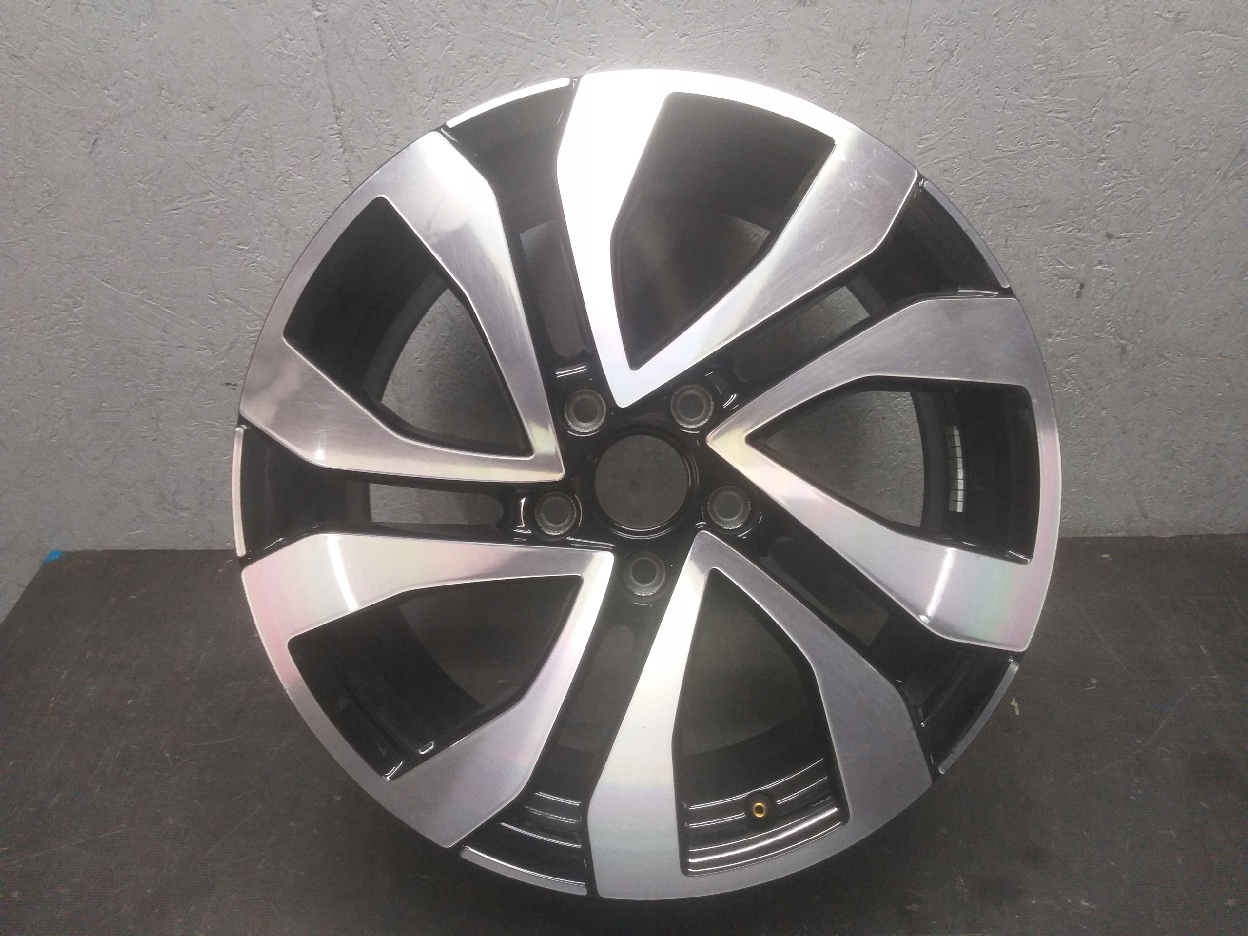 disk hliníkový VW 2GA 7J 17" ET45 5X112 2GA601025AF