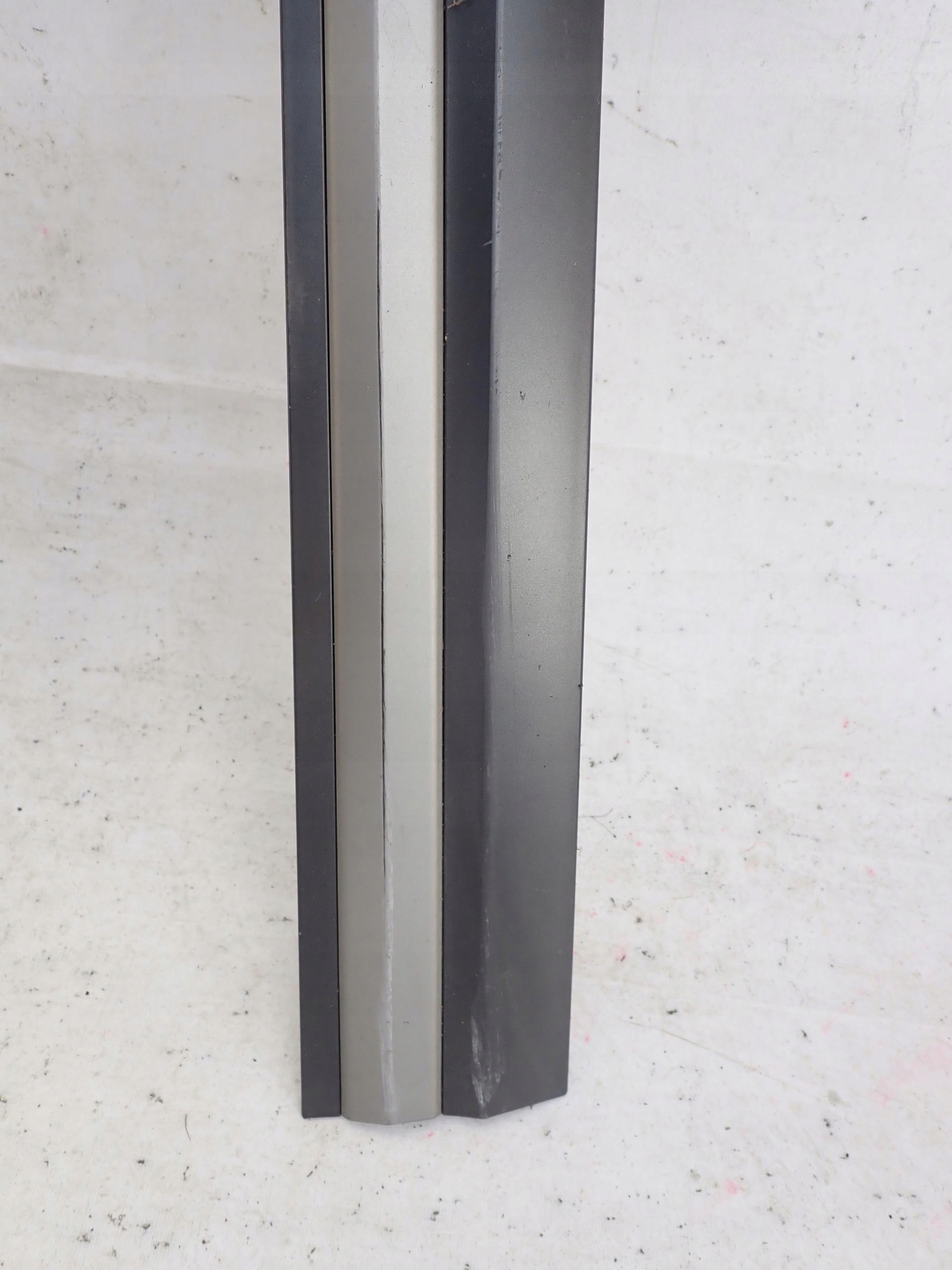 HYUNDAI KONA and 1 17-23 cap moulding door right front