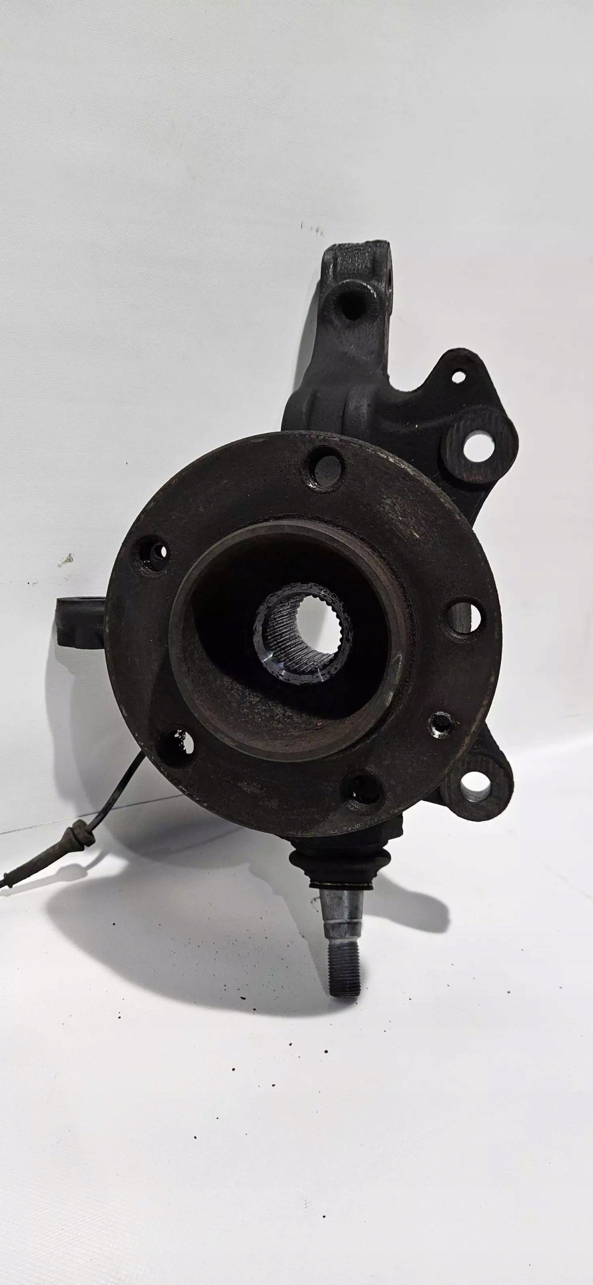 otoč čepu pravý předek NISSAN NV400 10-24