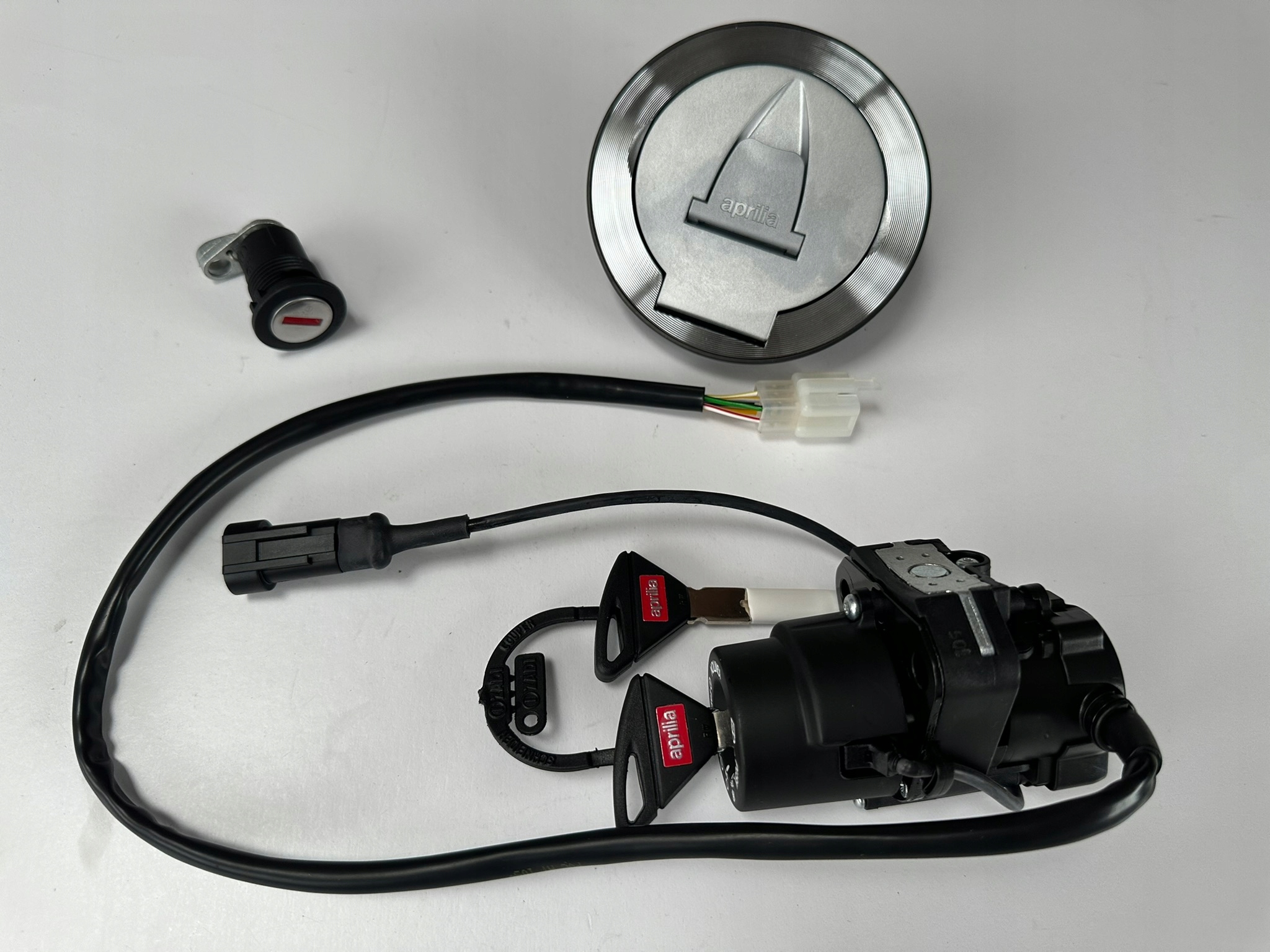 Aprilia RSV4 1100 E5+ spínač zapaľovania kľúče palivová zátka sada Tuono V4 Factory