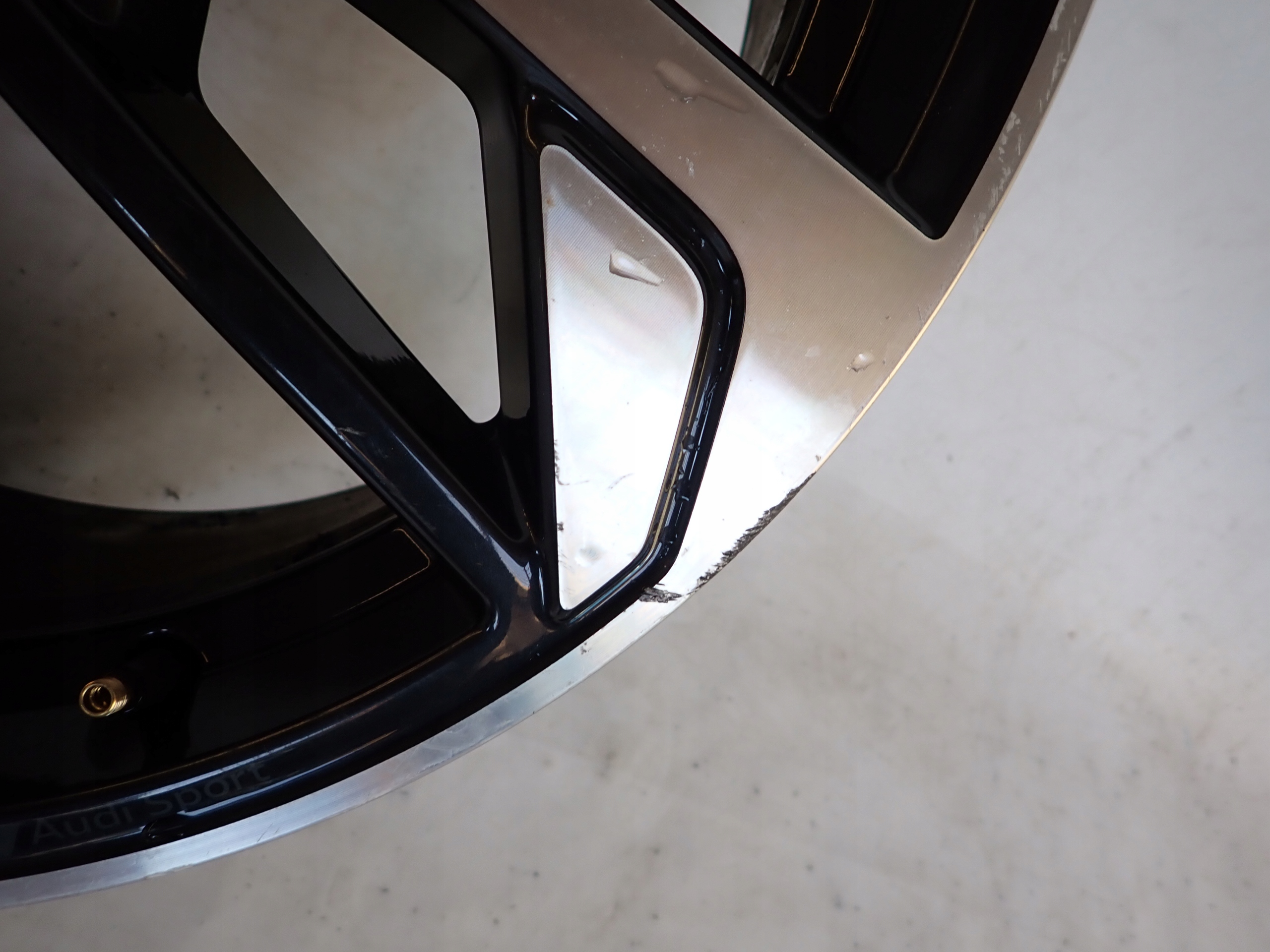 AUDI A3 8V S-LINE 18" disk hliníkový 8V0601025