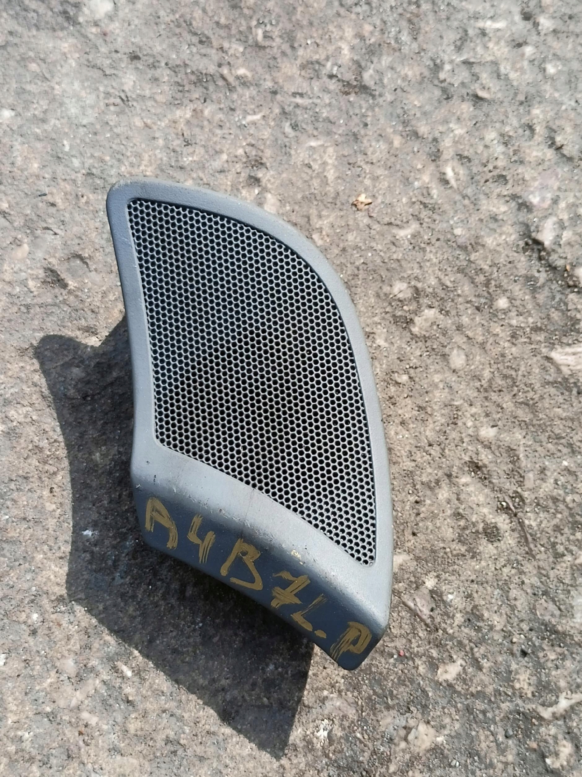 AUDI A4 B7 speaker right rear part covering 8E0035399
