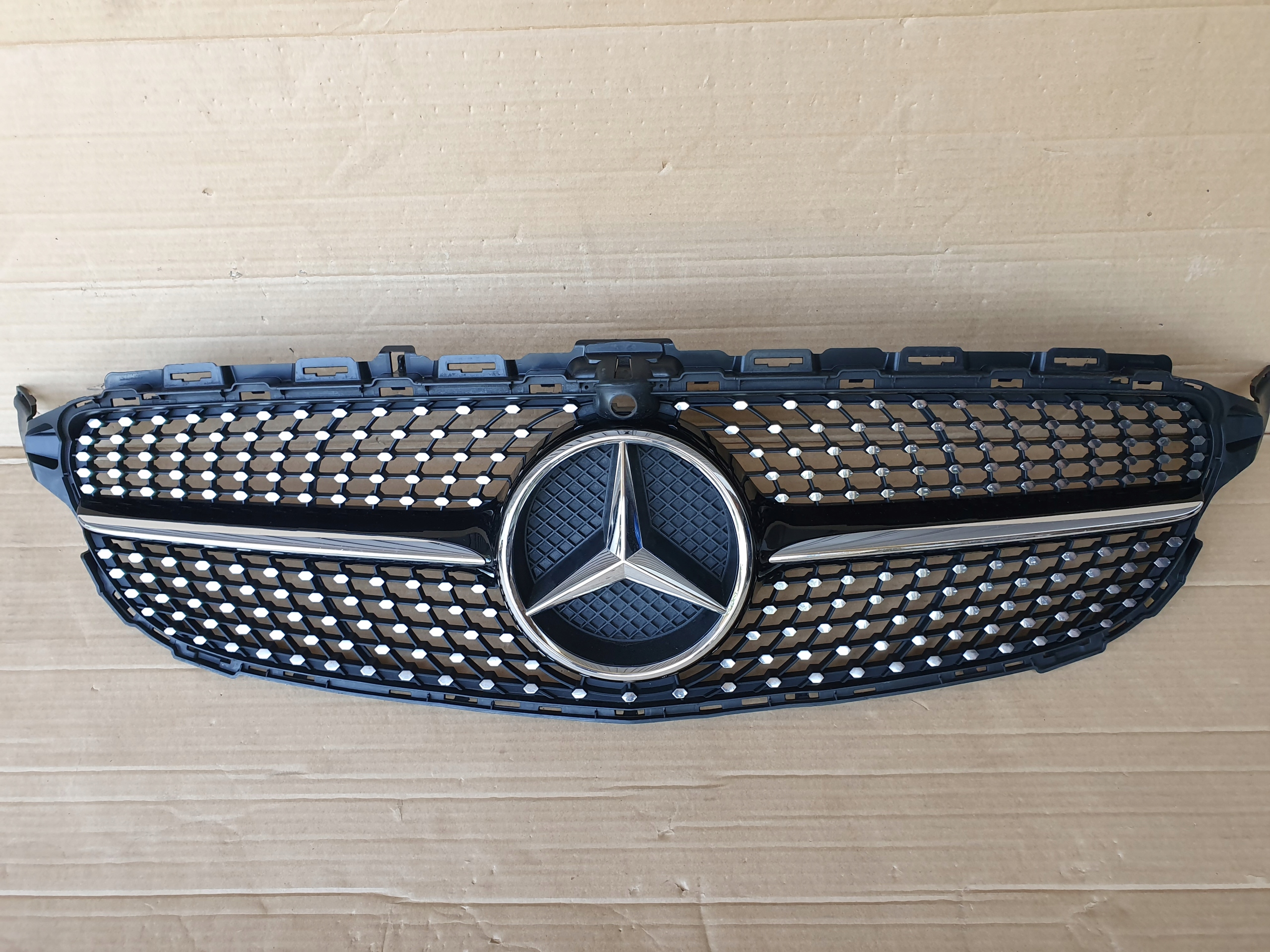 MERCEDES 205 ATRAPA DIAMOND MERCEDES-BENZ GRILL
