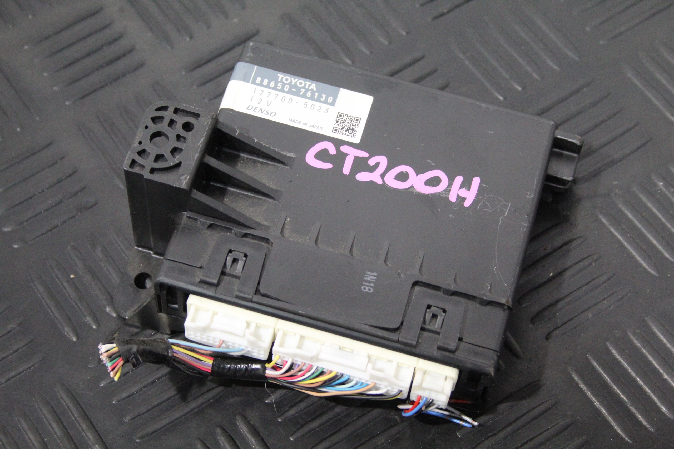 module control unit LEXUS CT200H 88650-76130