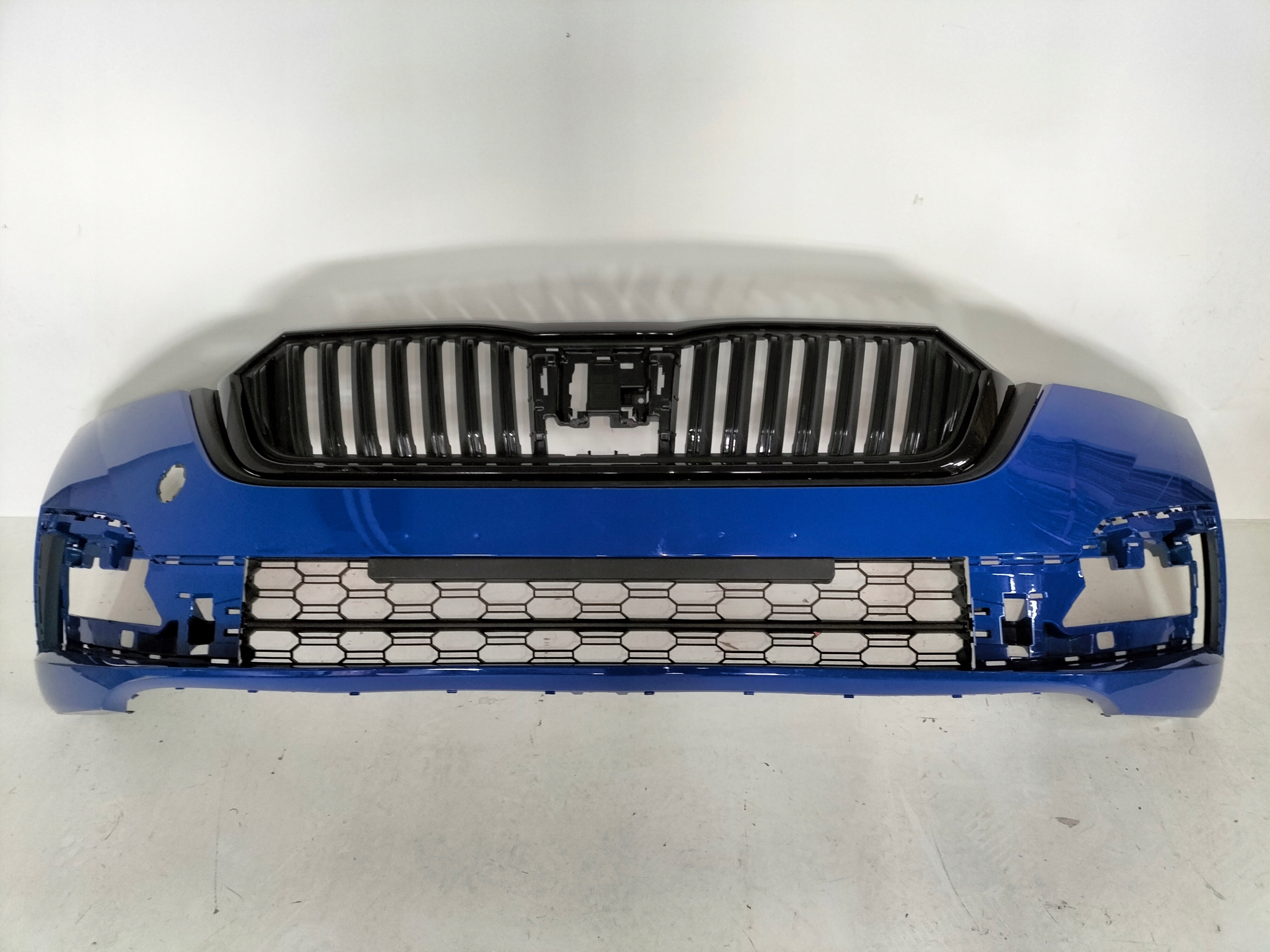 FRONTSTOSSSTANGE VORNE SKODA OCTAVIA 4 IV 19