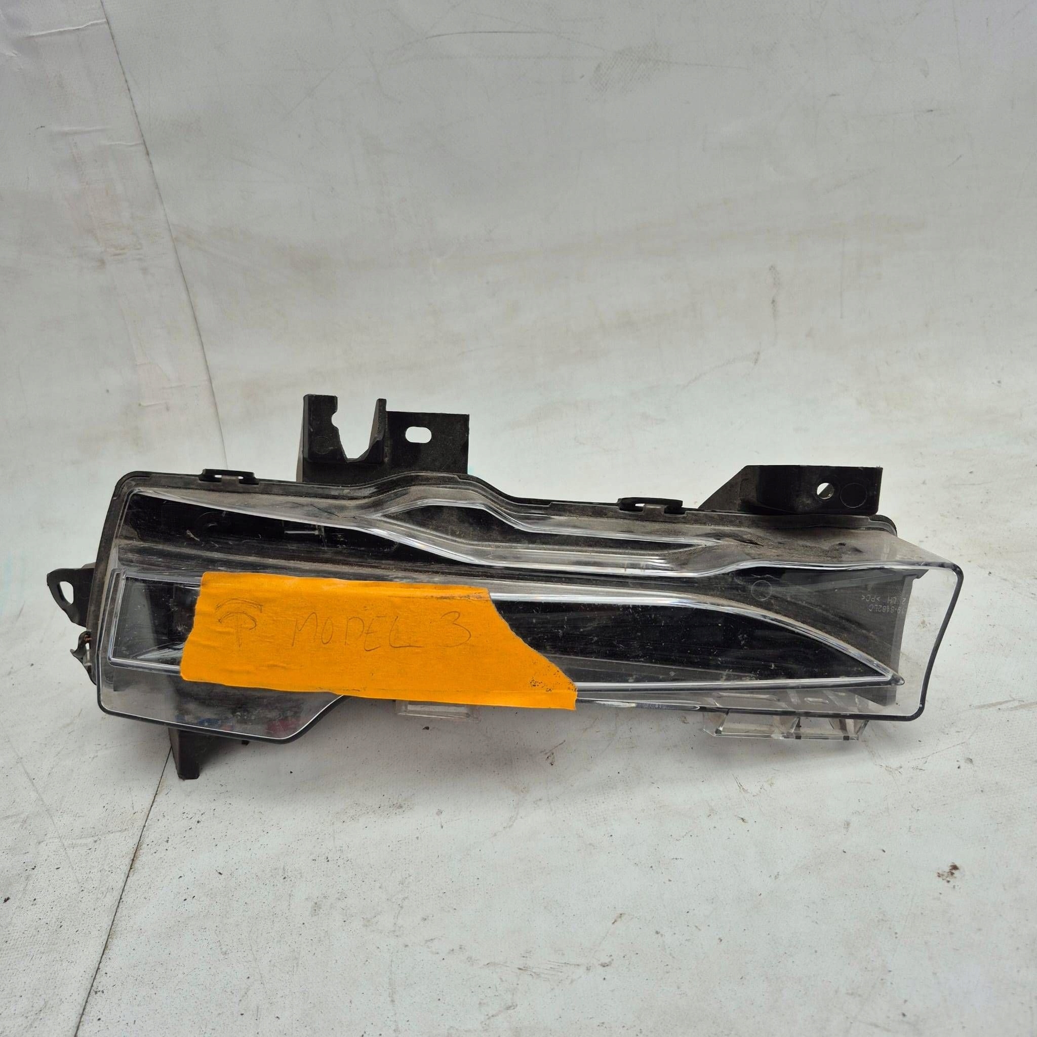 TESLA 3 LIFT Y fog light LED DRL left front front 1624797-00-A