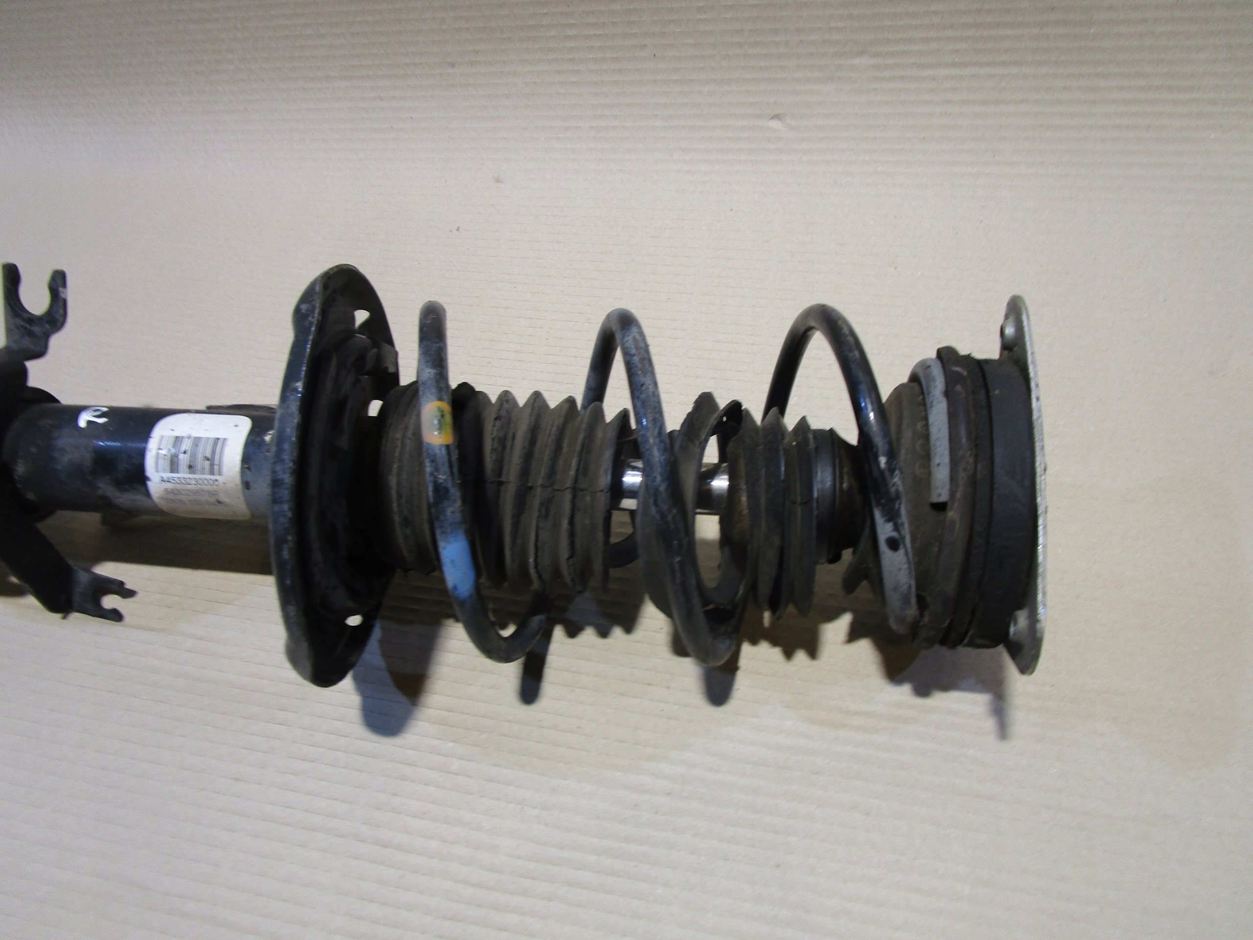 Amortyzator przód prawy Renault Twingo III 14- Strona zabudowy przednie prawe