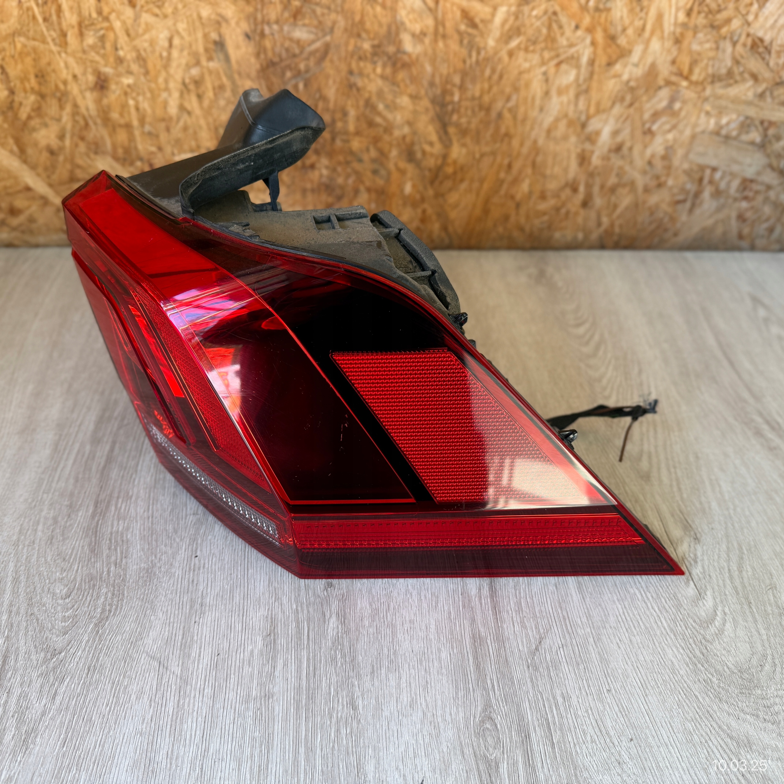 LAMPA TYLNA PRAWA VW VOLKSWAGEN TIGUAN 5NA Numer katalogowy części OE LAMPA TYLNA PRAWA VOLKSWAGEN TIGUAN 5NA