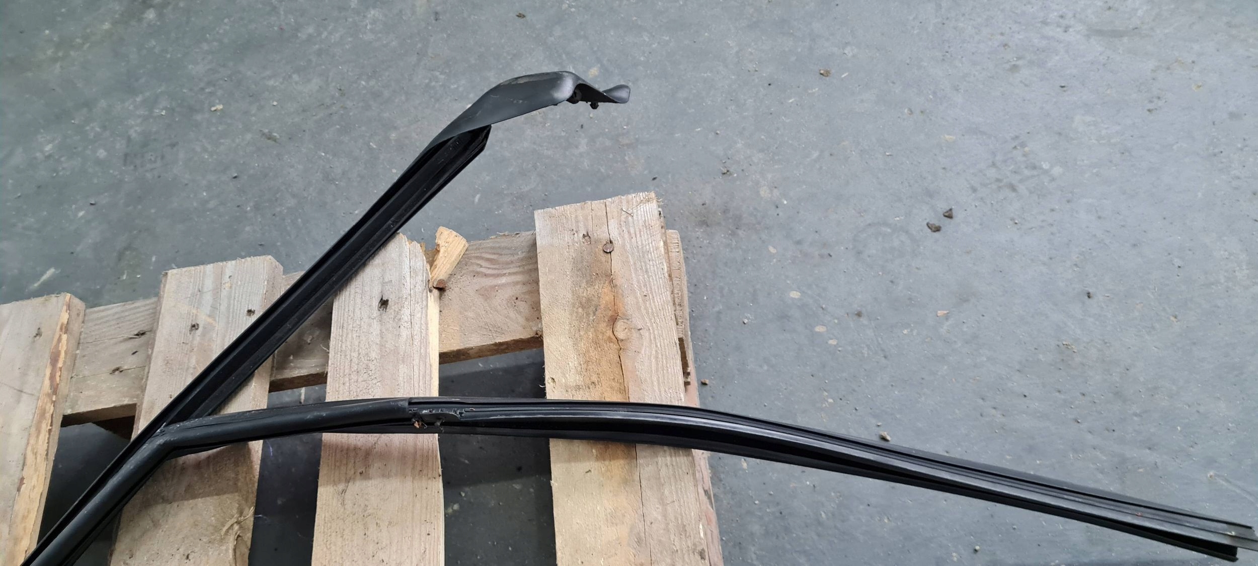 A6 C7 4G LIFT gasket windows left left front black 4G0837431B