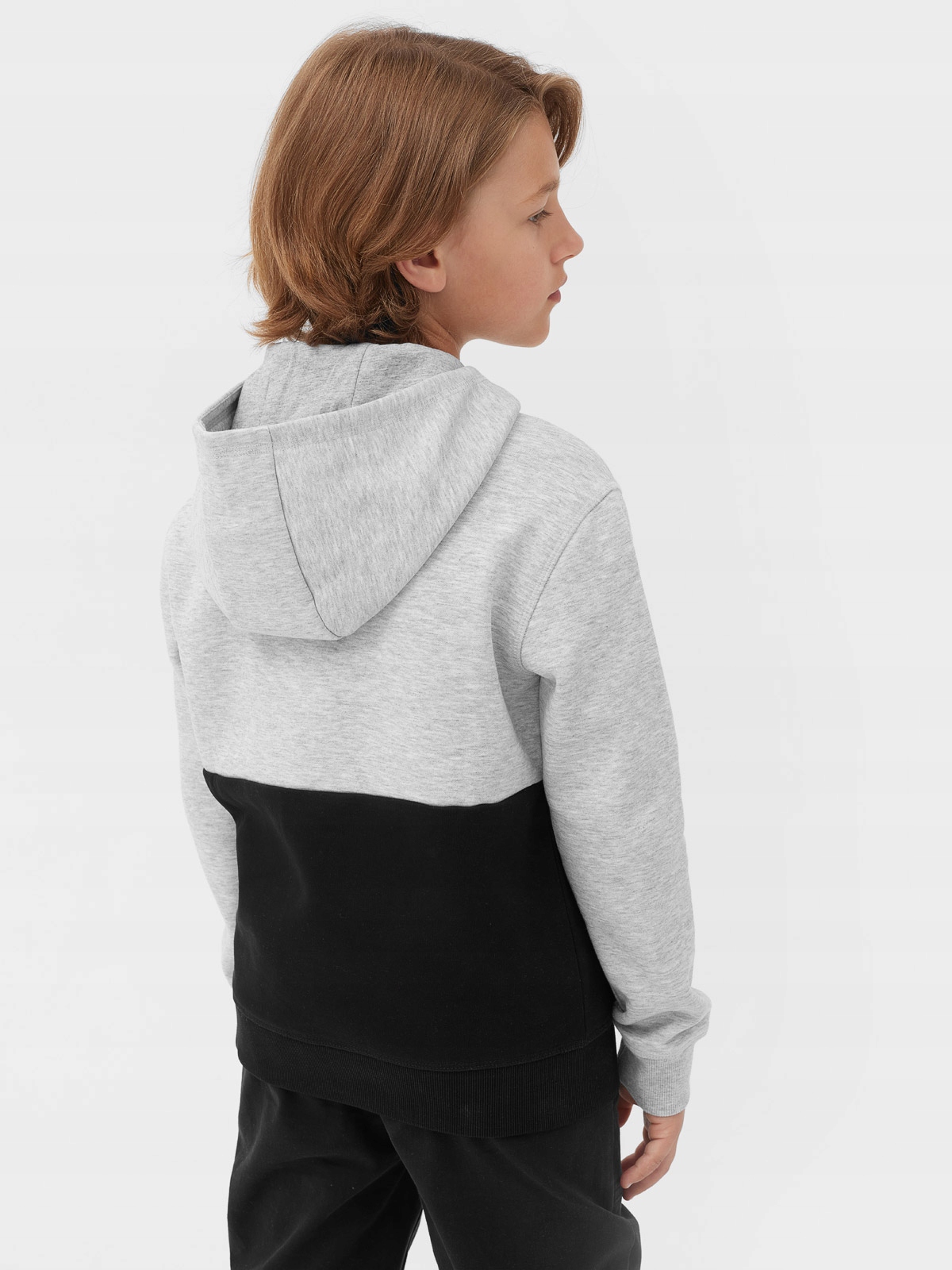 4F BLUZA CHŁOPIĘCA DRESOWA SPORTOWA Z KAPTUREM Materiał dominujący bawełna
