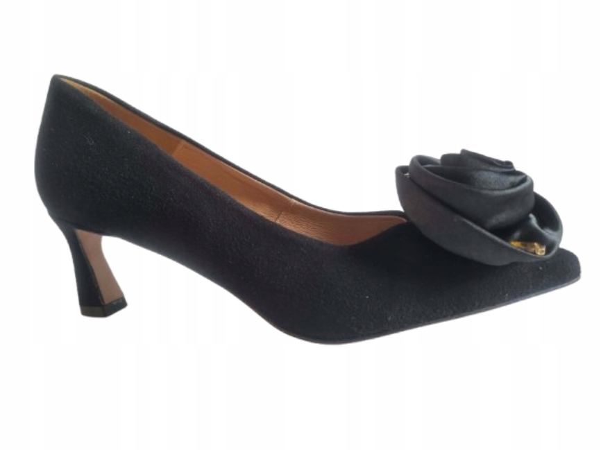 černé klasické dámské lodičky s krásnou koženou ozdobou na podpatku Karino 37