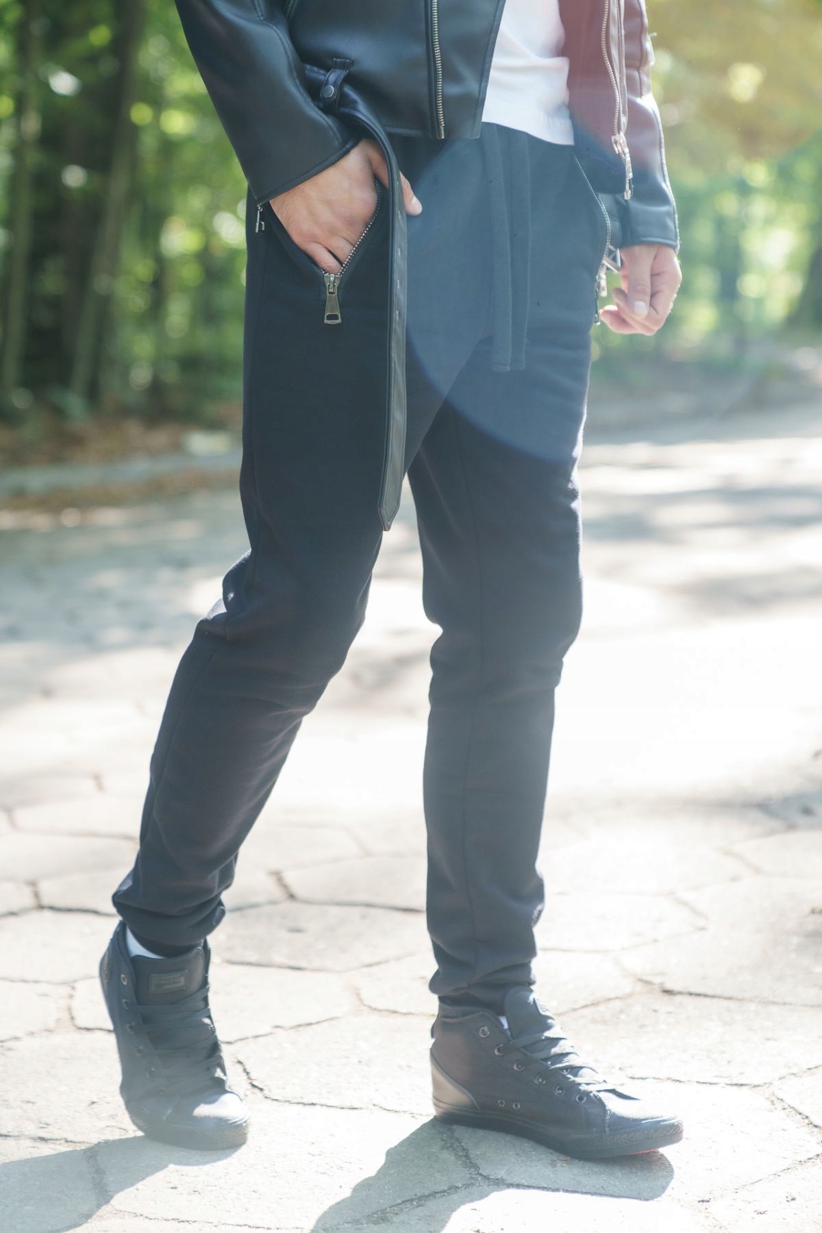 

Spodnie męskie joggery z kieszeniami na zamek M