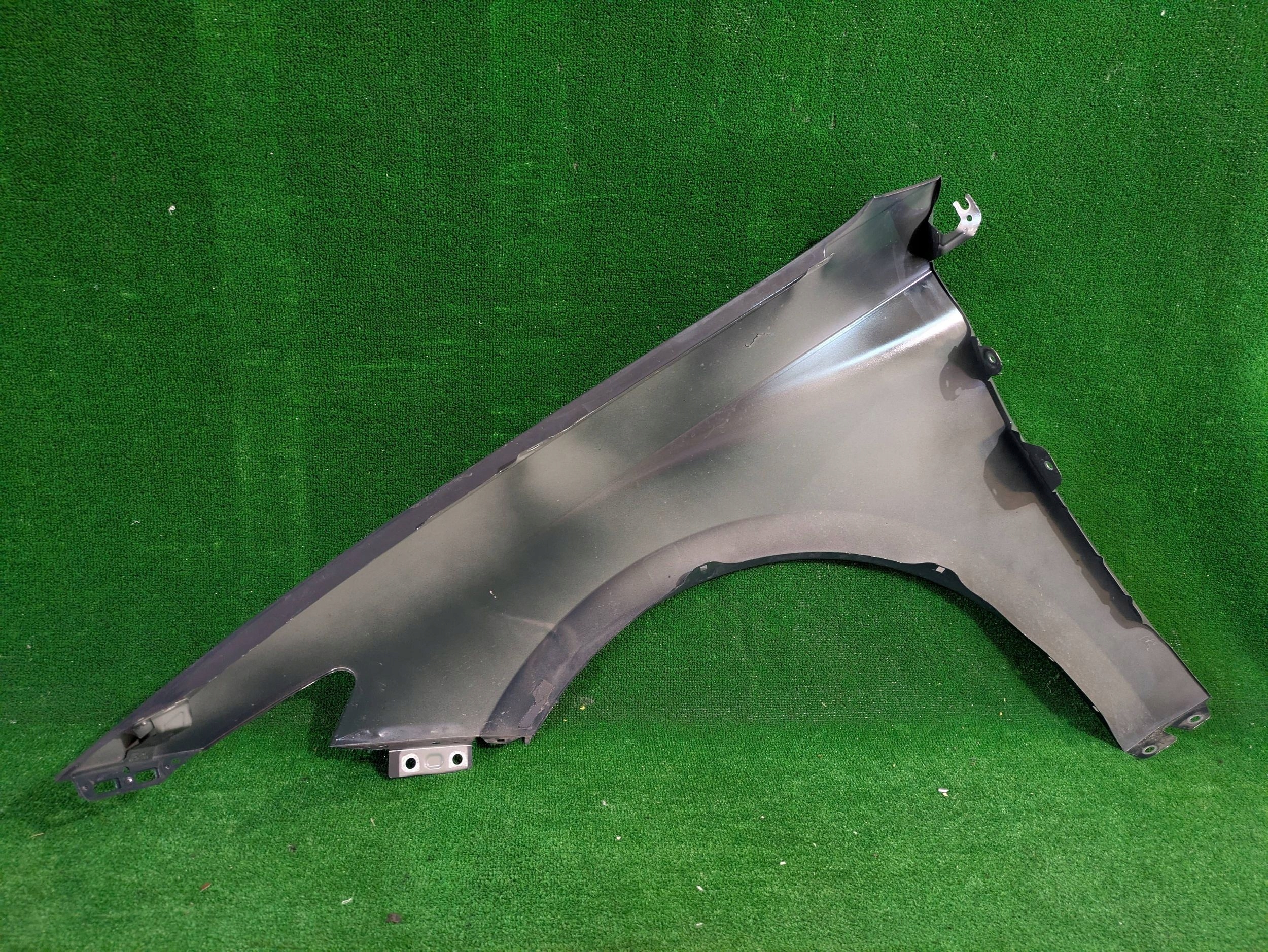 fender front right front SEAT LEON IV NR.001